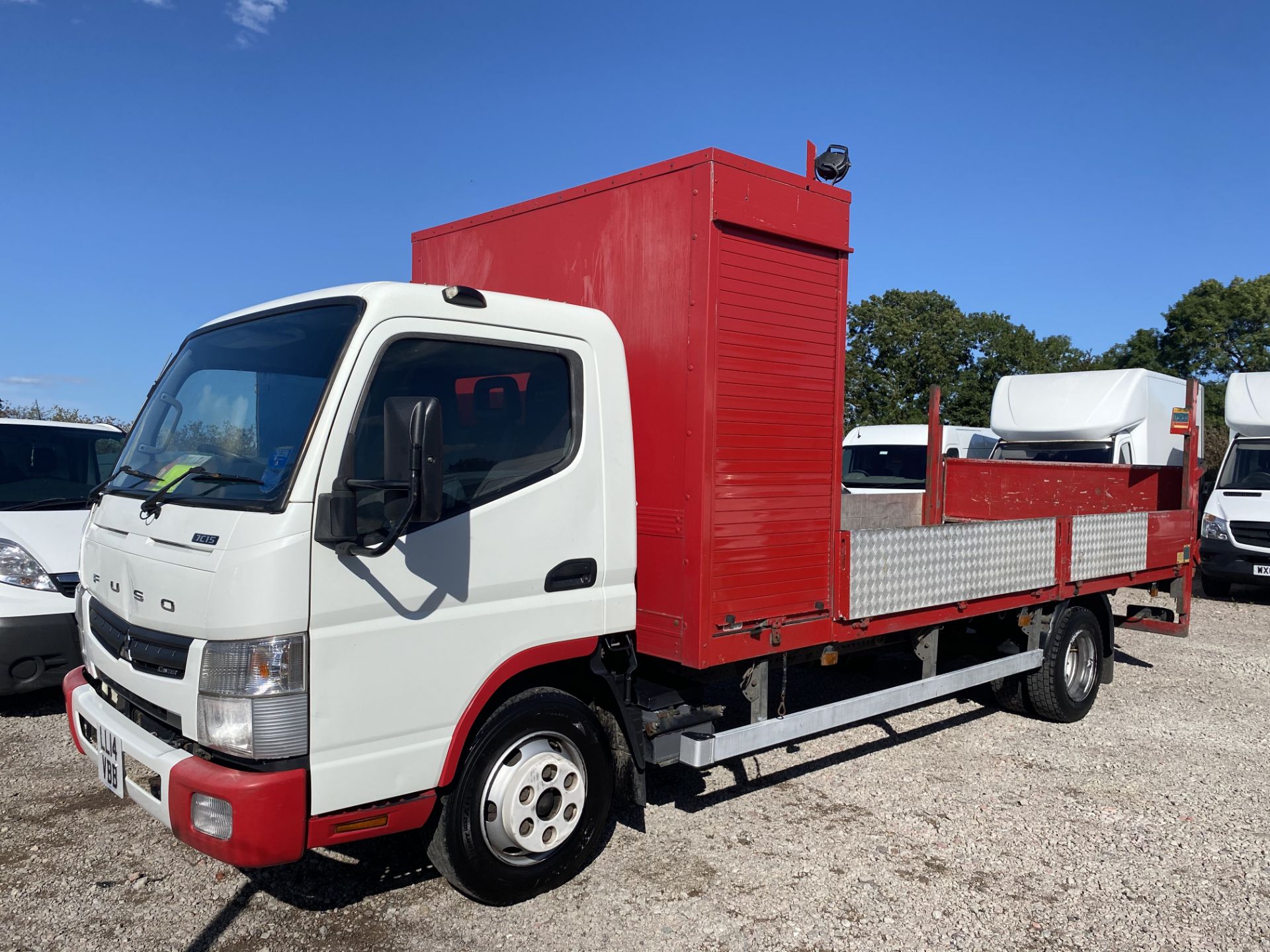 (ON SALE) MITSUBISHI CANTER 7C15 LWB DROPSIDE TRUCK - MANUAL GEARBOX - EURO 6 - 14 REG - 1 KEEPER - - Image 4 of 17