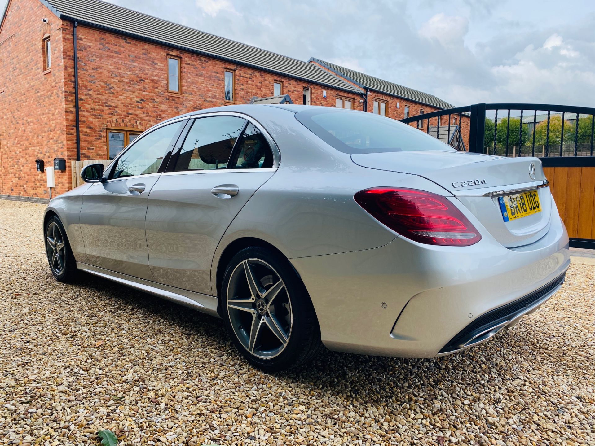 On Sale MERCEDES C220d "AMG LINE" 9G AUTO - 18 REG - 1 KEEPER - LEATHER - SAT NAV - REVERSE CAMERA - Image 5 of 22