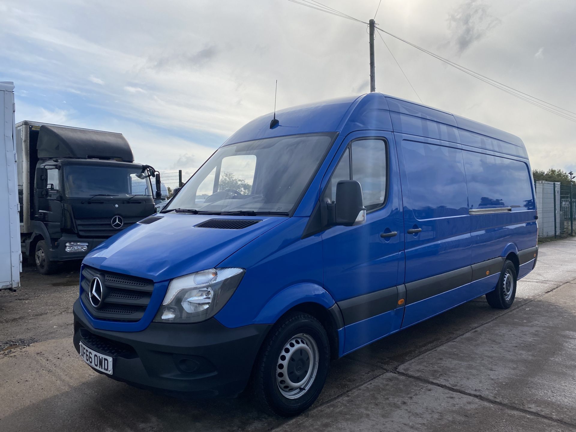 (ON SALE) MERCEDES SPRINTER 314CDI "EURO 6" LONG WHEEL BASE HIGH ROOF - (2017 MODEL) 1 KEEPER - LOOK - Image 4 of 17