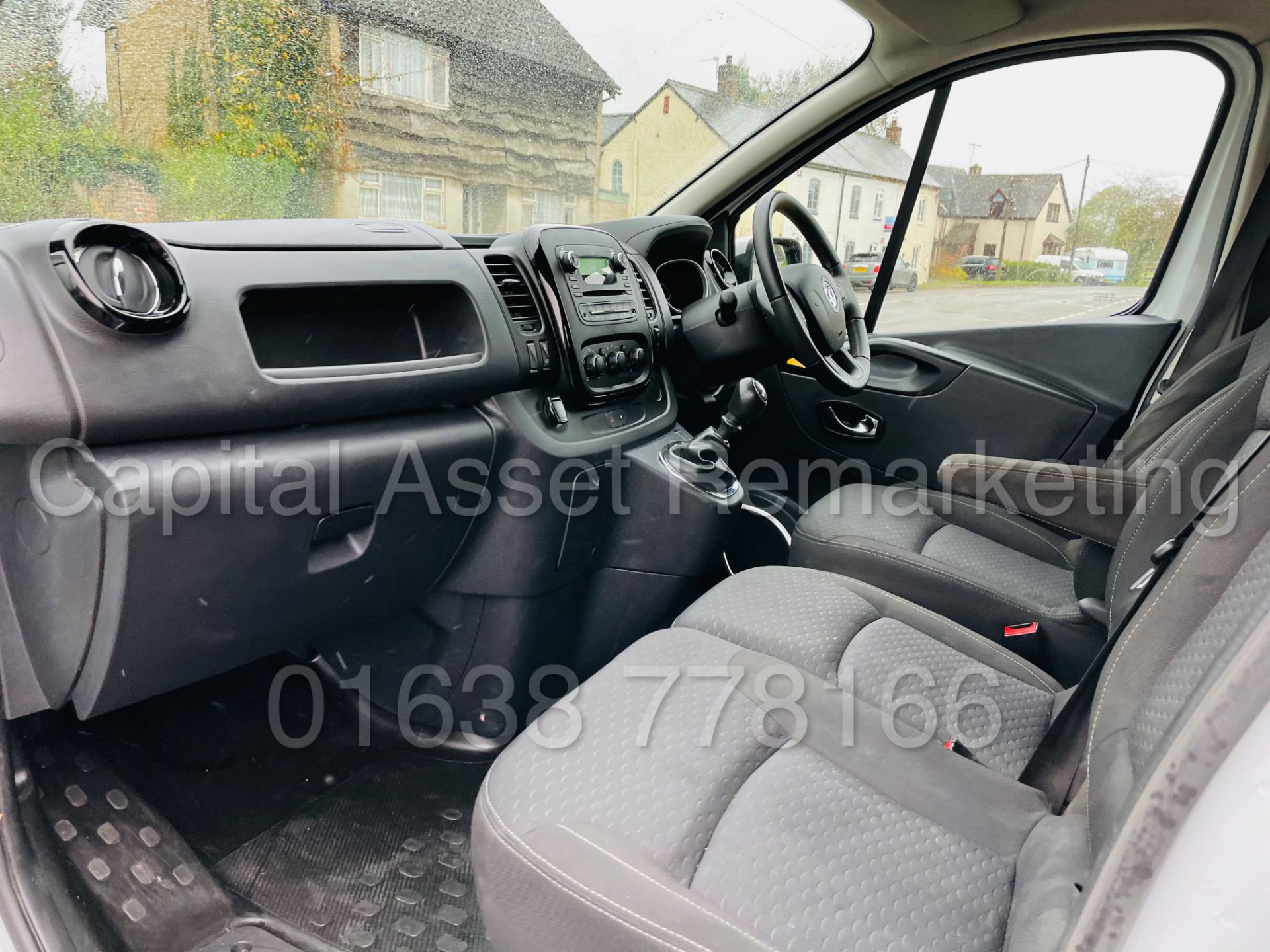 VAUXHALL VIVARO *SPORT* LWB - 6 SEATER CREW VAN (2019 -EURO 6) '125 BHP - 6 SPEED' *A/C* (16K MILES) - Image 19 of 50