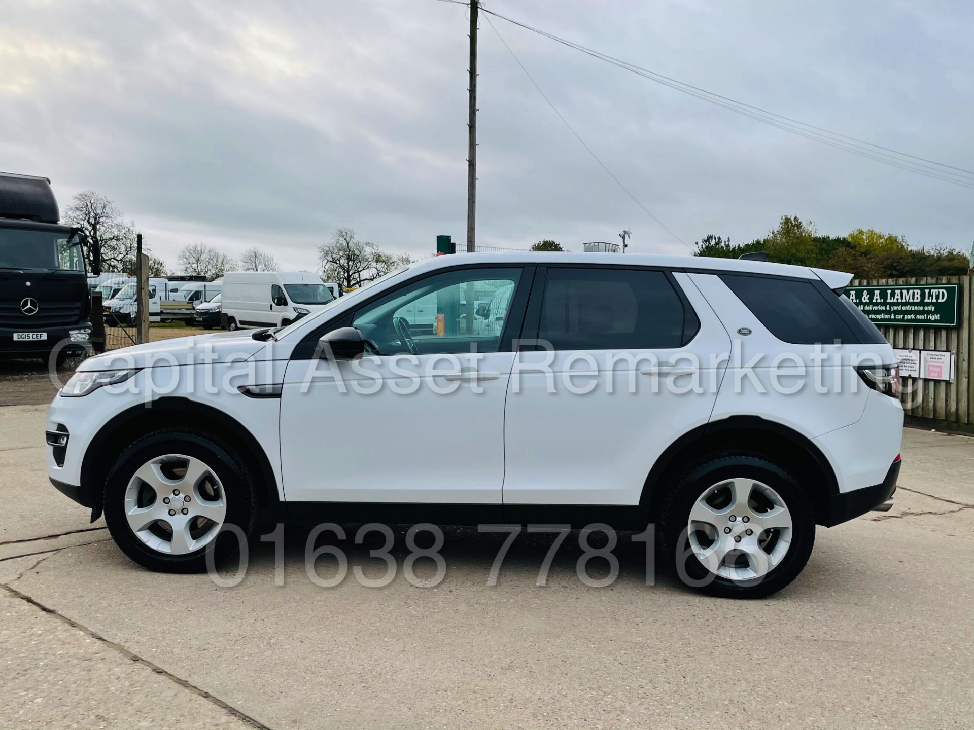 LAND ROVER DISCOVERY SPORT *SPECIAL EDITION* SUV (2018) '2.0 TD4 - STOP/START' (1 OWNER FROM NEW) - Image 8 of 48