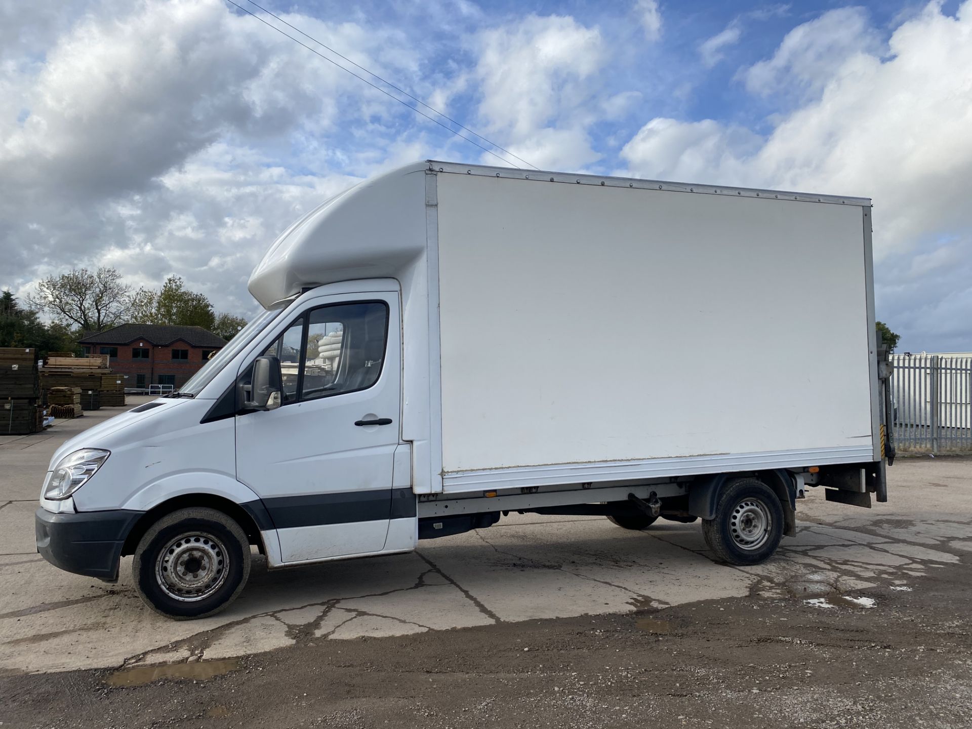 ON SALE MERCEDES SPRINTER 313CDI "LWB" LUTON BOX VAN WITH TAIL LIFT - 63 REG - 14ft BODY - LONG MOT - Image 2 of 14