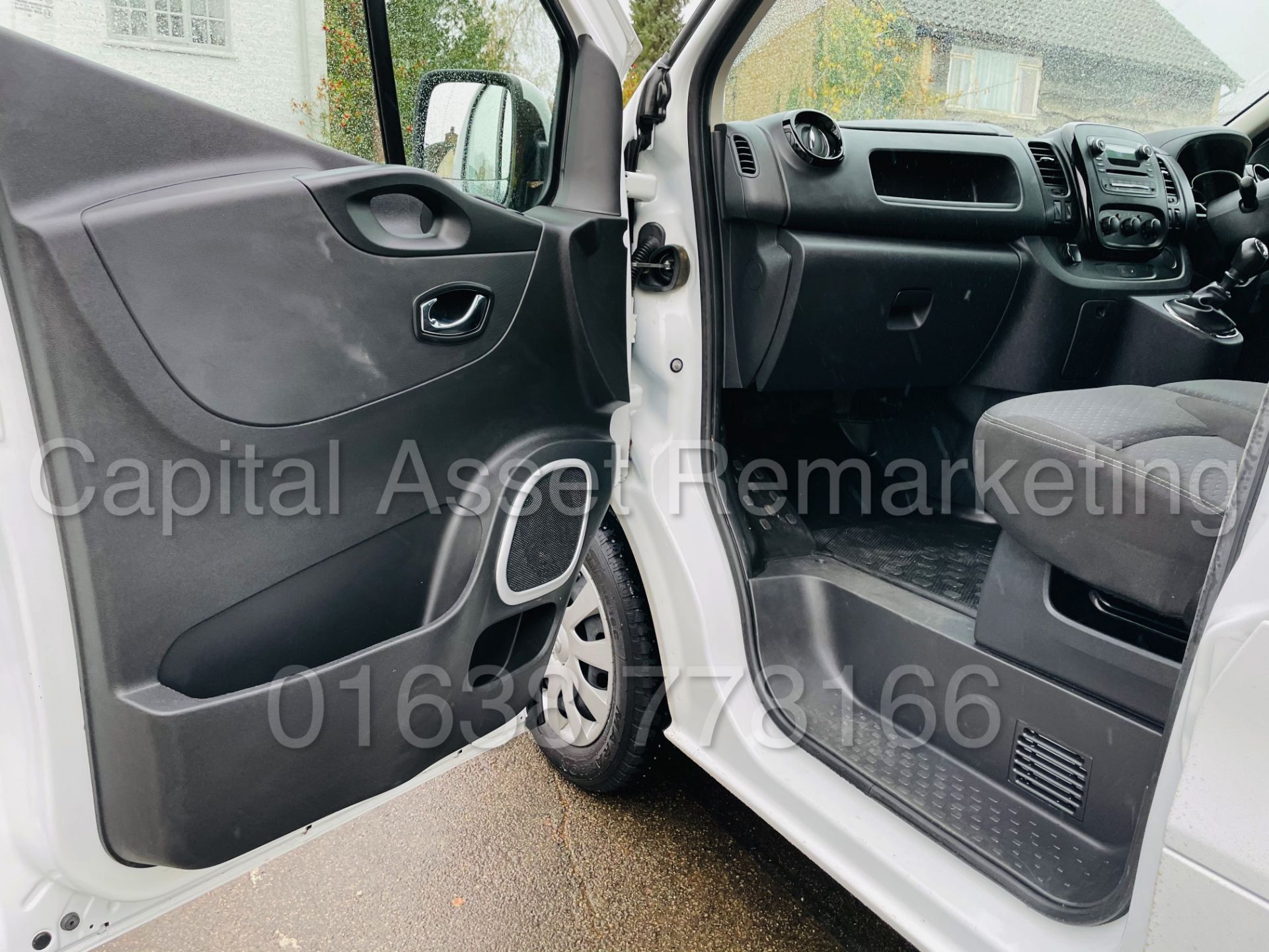 VAUXHALL VIVARO *SPORT* LWB - 6 SEATER CREW VAN (2019 -EURO 6) '125 BHP - 6 SPEED' *A/C* (16K MILES) - Image 17 of 50