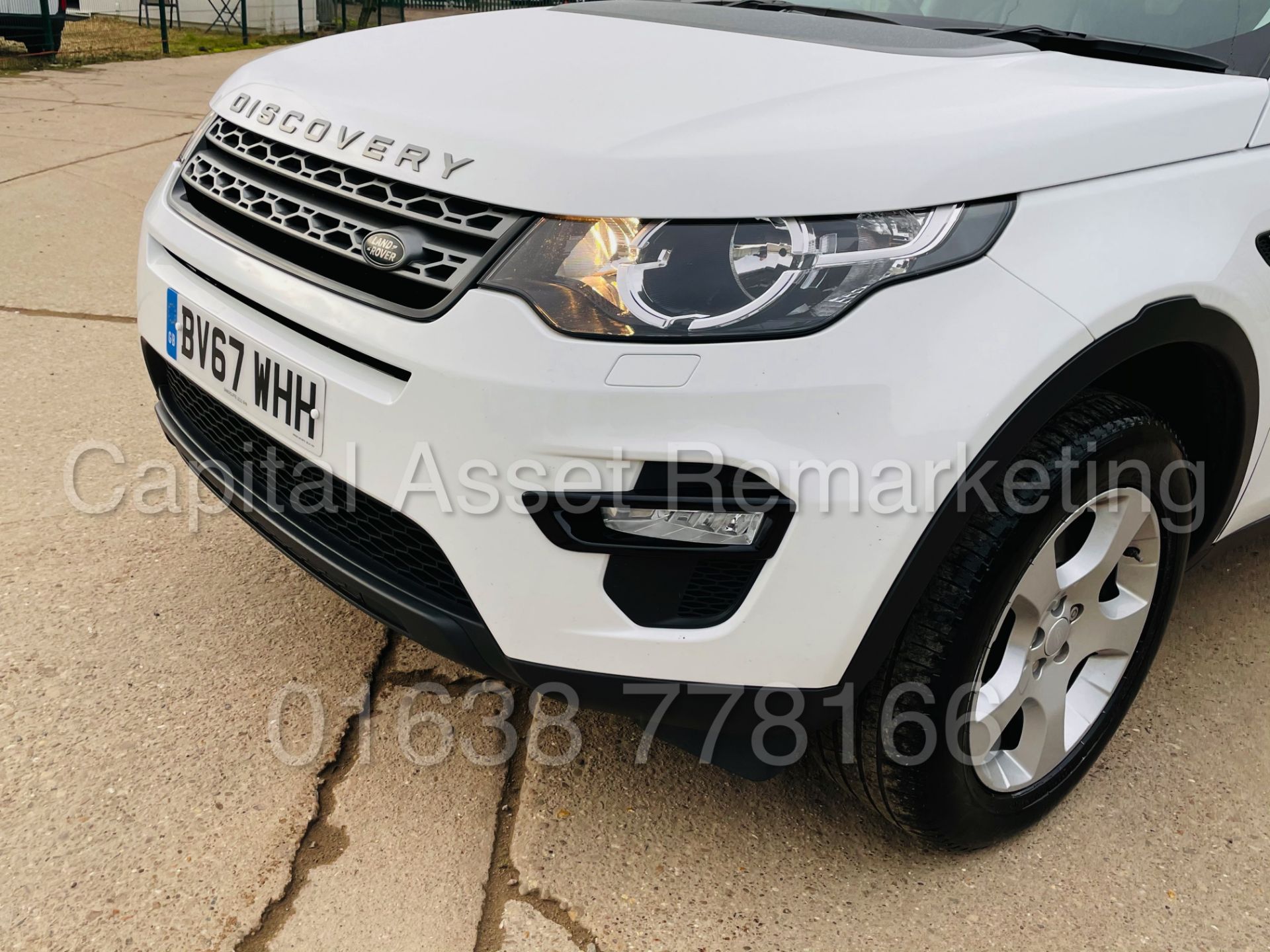 LAND ROVER DISCOVERY SPORT *SPECIAL EDITION* SUV (2018) '2.0 TD4 - STOP/START' (1 OWNER FROM NEW) - Image 16 of 48