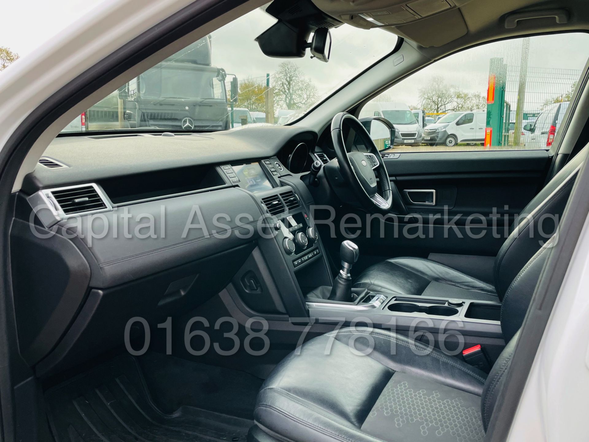 LAND ROVER DISCOVERY SPORT *SPECIAL EDITION* SUV (2018) '2.0 TD4 - STOP/START' (1 OWNER FROM NEW) - Image 24 of 48