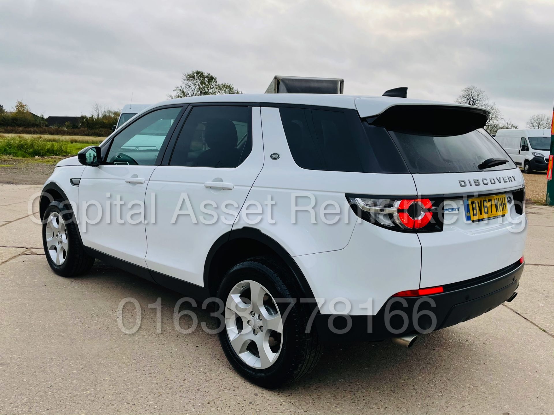 LAND ROVER DISCOVERY SPORT *SPECIAL EDITION* SUV (2018) '2.0 TD4 - STOP/START' (1 OWNER FROM NEW) - Image 9 of 48