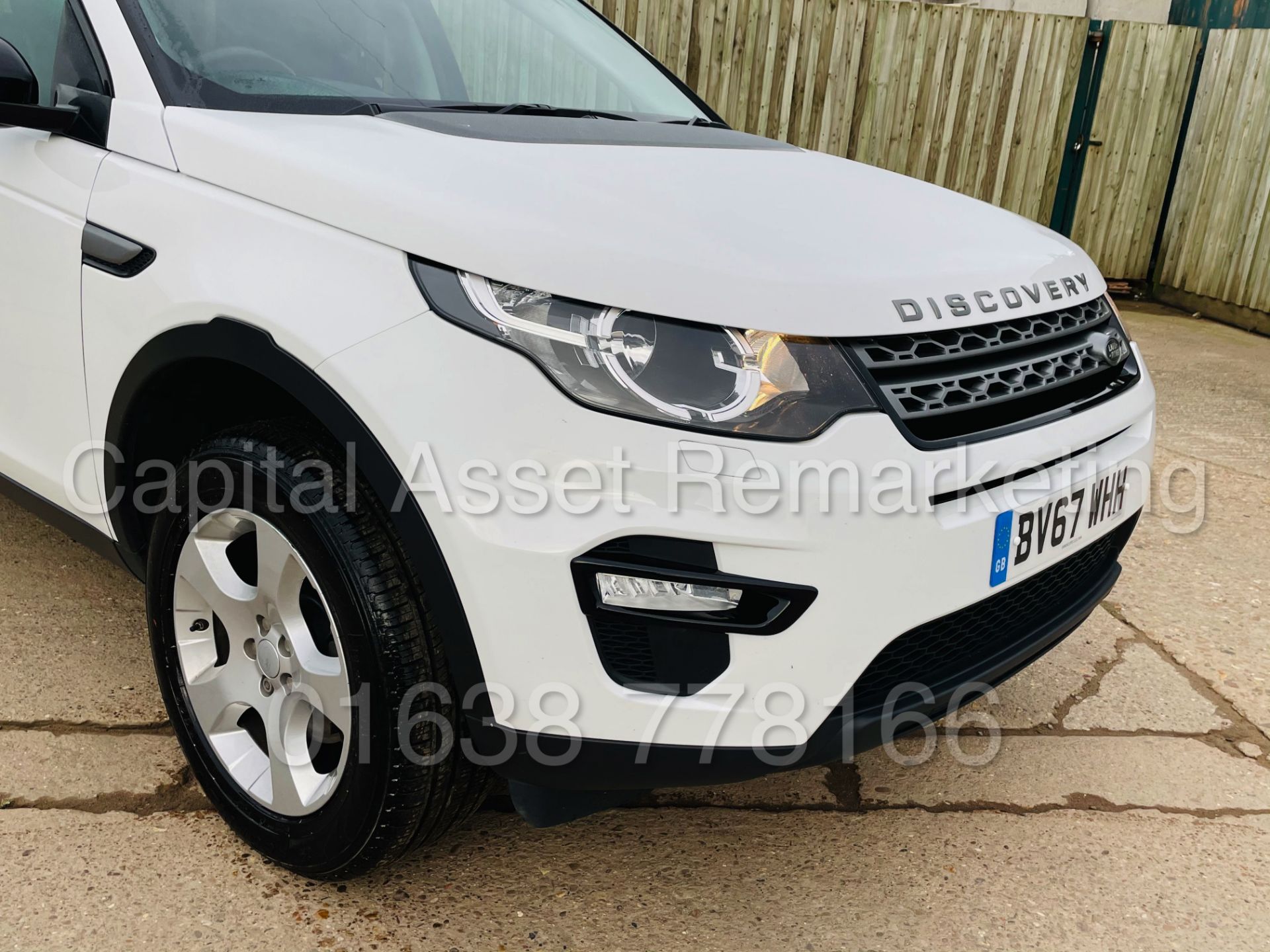 LAND ROVER DISCOVERY SPORT *SPECIAL EDITION* SUV (2018) '2.0 TD4 - STOP/START' (1 OWNER FROM NEW) - Image 15 of 48