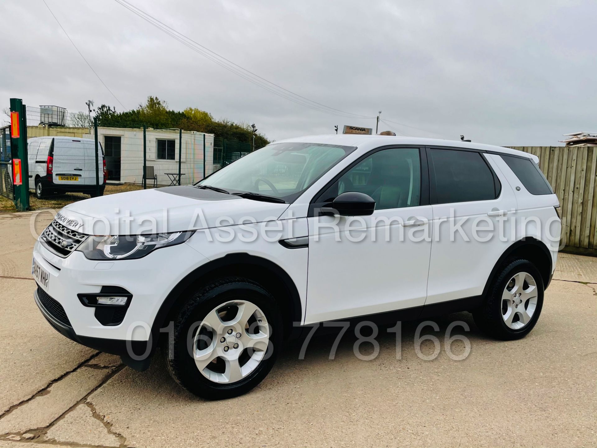 LAND ROVER DISCOVERY SPORT *SPECIAL EDITION* SUV (2018) '2.0 TD4 - STOP/START' (1 OWNER FROM NEW) - Image 7 of 48