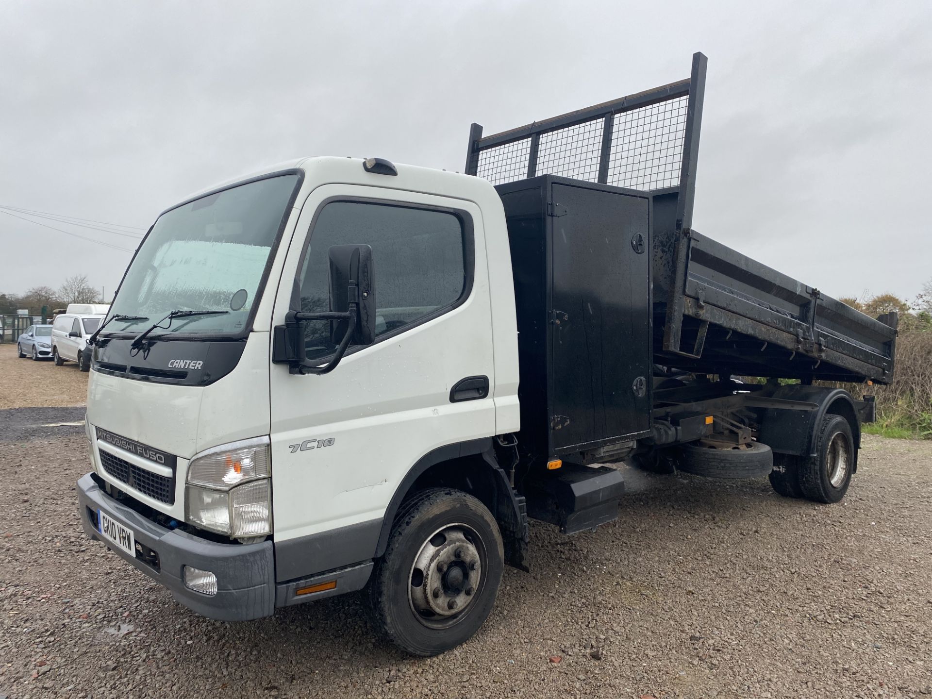 (ON SALE) MITSUBISHI CANTER 7C18 TIPPER TRUCK - 10 REG - 7500KG TIPPER - MANUAL GEARBOX - LOW MILES - Image 4 of 15
