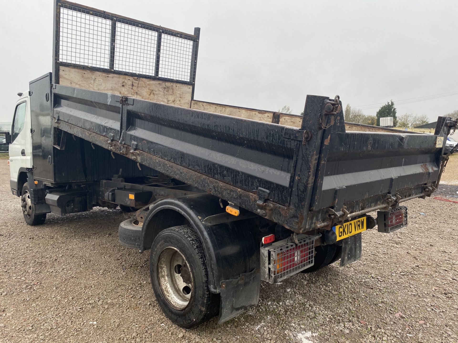 (ON SALE) MITSUBISHI CANTER 7C18 TIPPER TRUCK - 10 REG - 7500KG TIPPER - MANUAL GEARBOX - LOW MILES - Image 6 of 15