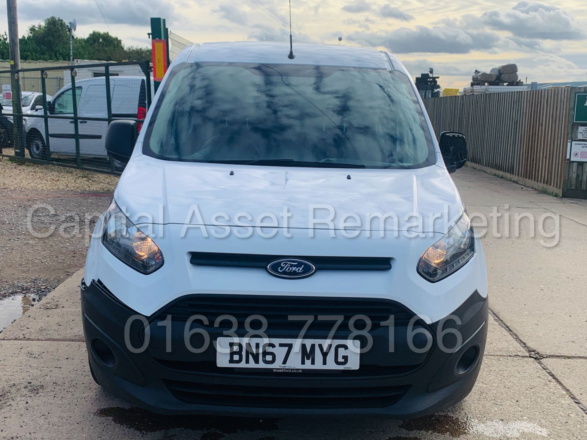 FORD TRANSIT CONNECT *LWB - 5 SEATER CREW VAN* (2018 - EURO 6) 1.5 TDCI *AIR CON* (1 OWNER) - Image 14 of 40