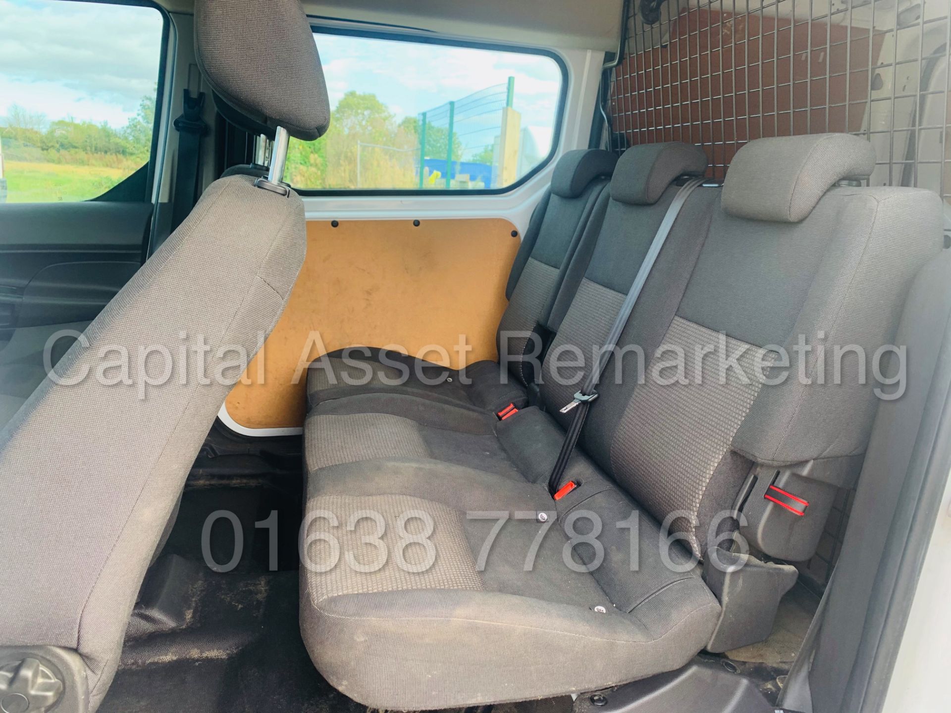FORD TRANSIT CONNECT *LWB - 5 SEATER CREW VAN* (2018 - EURO 6) 1.5 TDCI *AIR CON* (1 OWNER) - Image 22 of 40