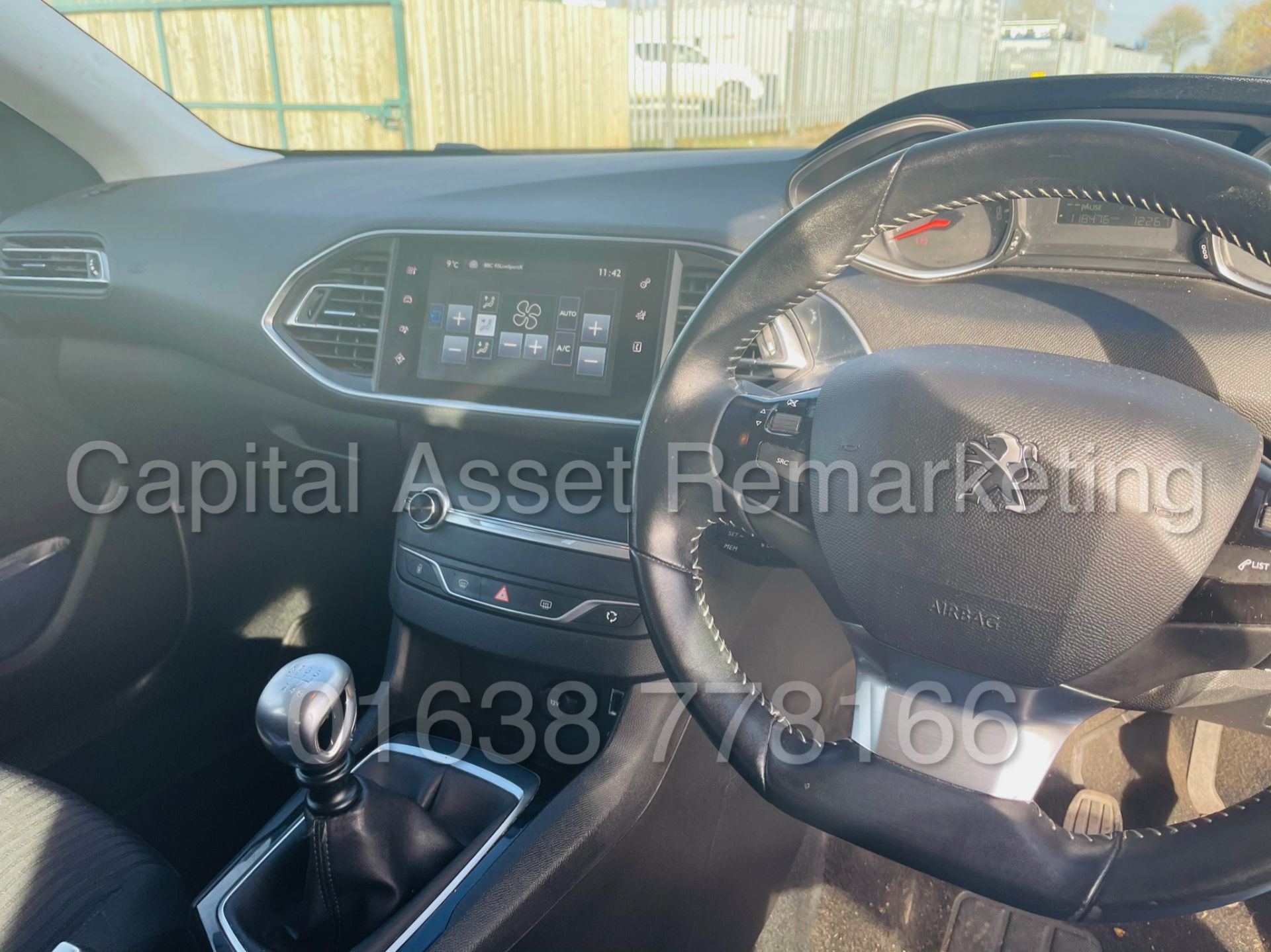 PEUGEOT 308 *ACTIVE EDITION* 5 DOOR ESTATE (2017 - EURO 6) '1.6 BLUE HDI - 120 BHP - 6 SPEED' *A/C* - Image 31 of 40