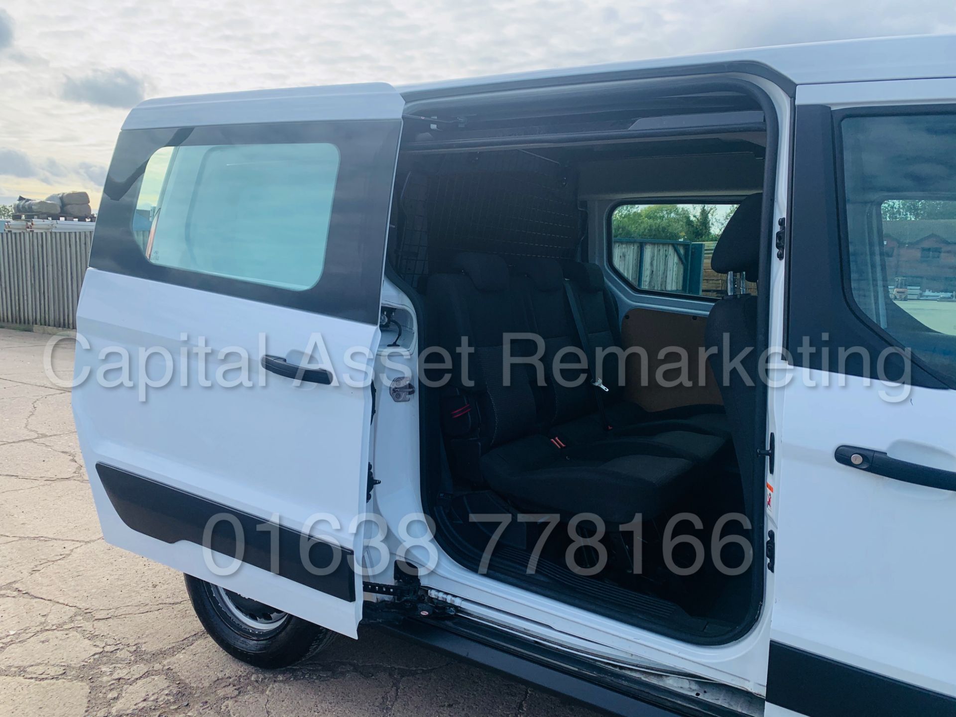 FORD TRANSIT CONNECT *LWB - 5 SEATER CREW VAN* (2018 - EURO 6) 1.5 TDCI *AIR CON* (1 OWNER) - Image 24 of 40