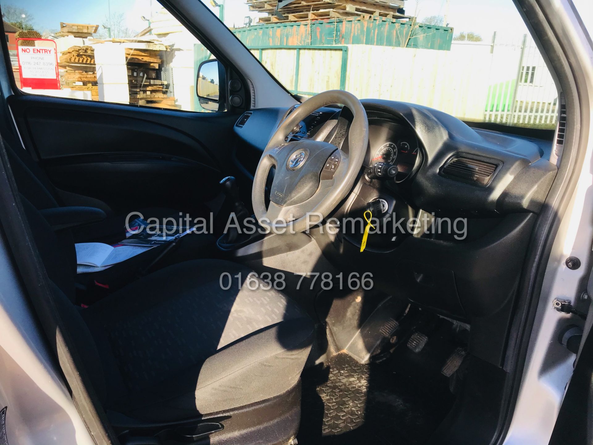 VAUXHALL COMBO CDTI L1H1 (2017 MODEL) AC / ELEC PACK / TWIN SIDE DOORS *EURO 6* 1 OWNER - Image 14 of 27