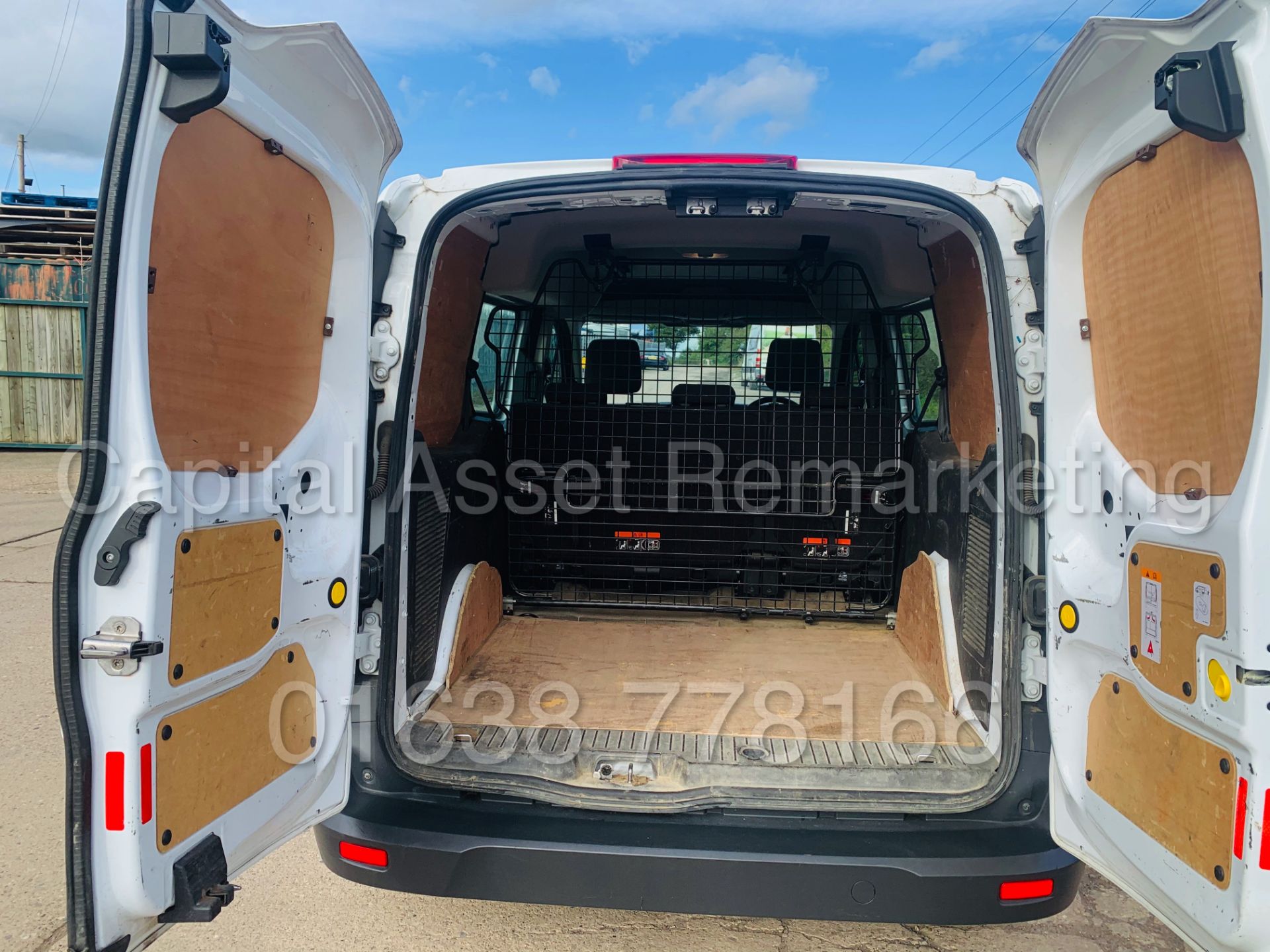 FORD TRANSIT CONNECT *LWB - 5 SEATER CREW VAN* (2018 - EURO 6) 1.5 TDCI *AIR CON* (1 OWNER) - Image 23 of 40