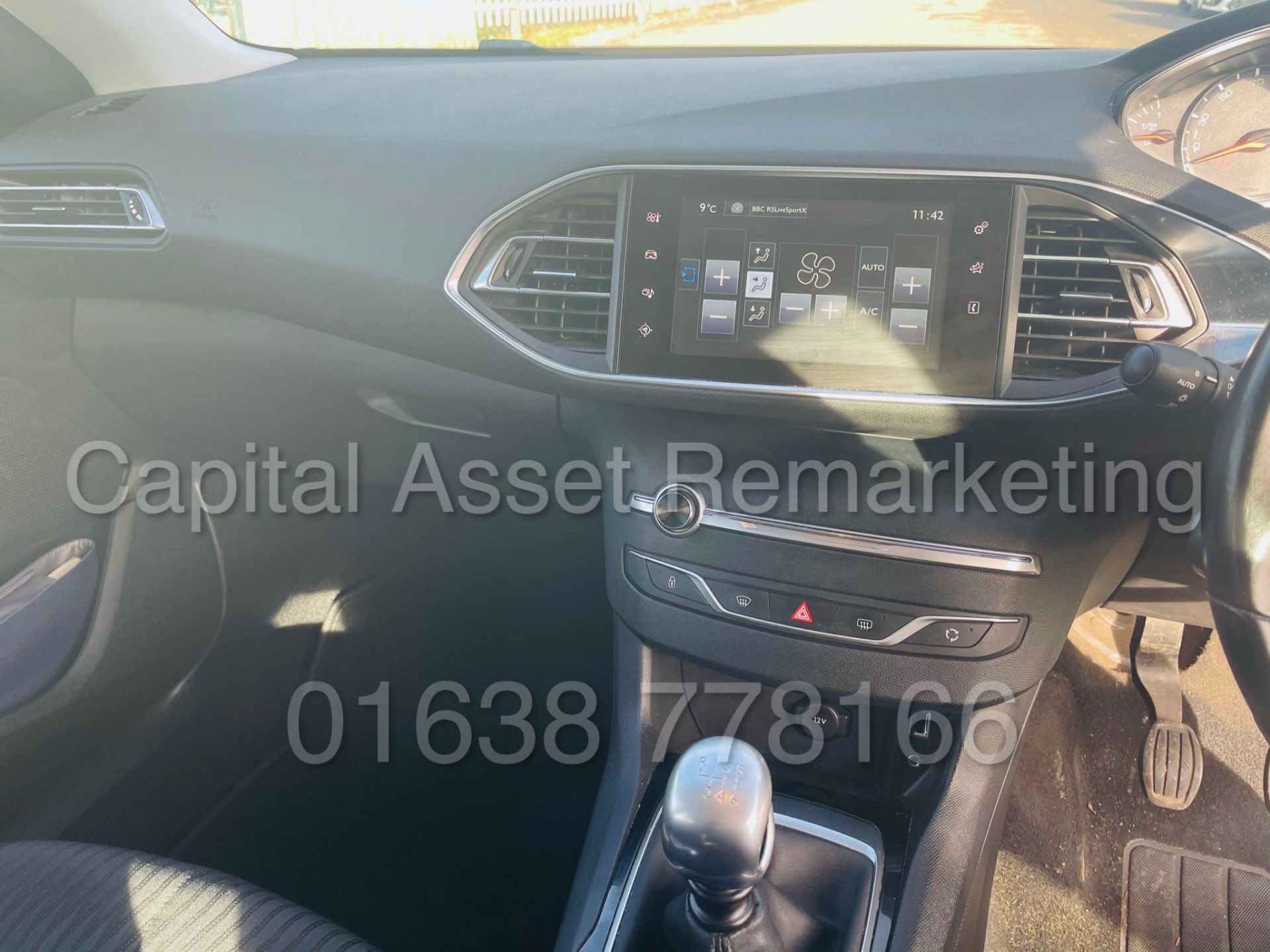 PEUGEOT 308 *ACTIVE EDITION* 5 DOOR ESTATE (2017 - EURO 6) '1.6 BLUE HDI - 120 BHP - 6 SPEED' *A/C* - Image 33 of 40