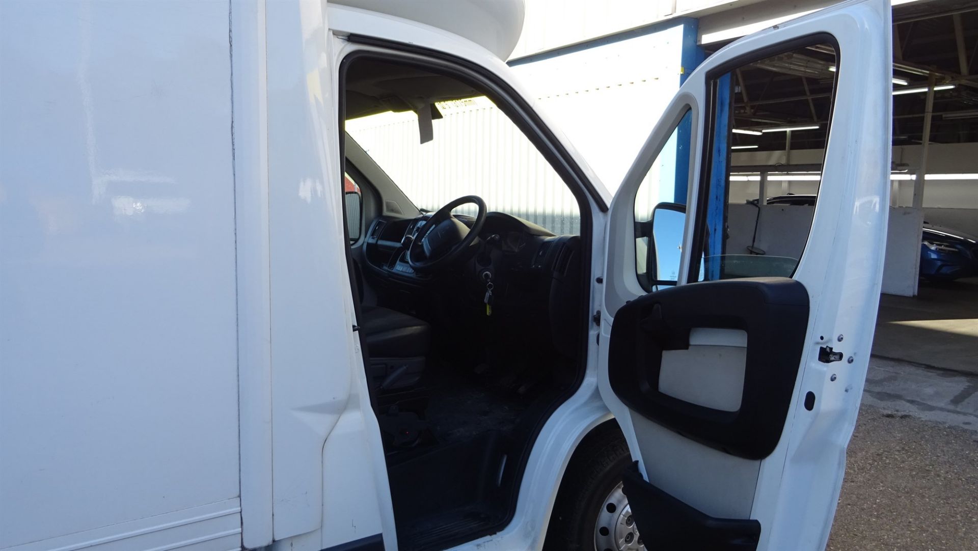 (ON SALE) PEUGEOT BOXER *LWB -LUTON / BOX VAN* (2017 - EURO 6) '2.2 HDI -130 BHP (1 OWNER) *3500 KG* - Image 5 of 10