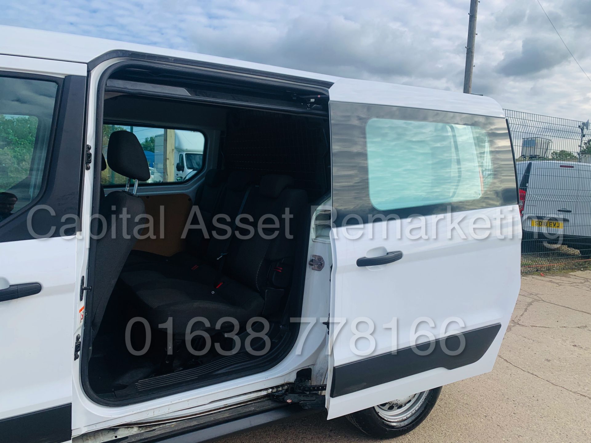 FORD TRANSIT CONNECT *LWB - 5 SEATER CREW VAN* (2018 - EURO 6) 1.5 TDCI *AIR CON* (1 OWNER) - Image 21 of 40