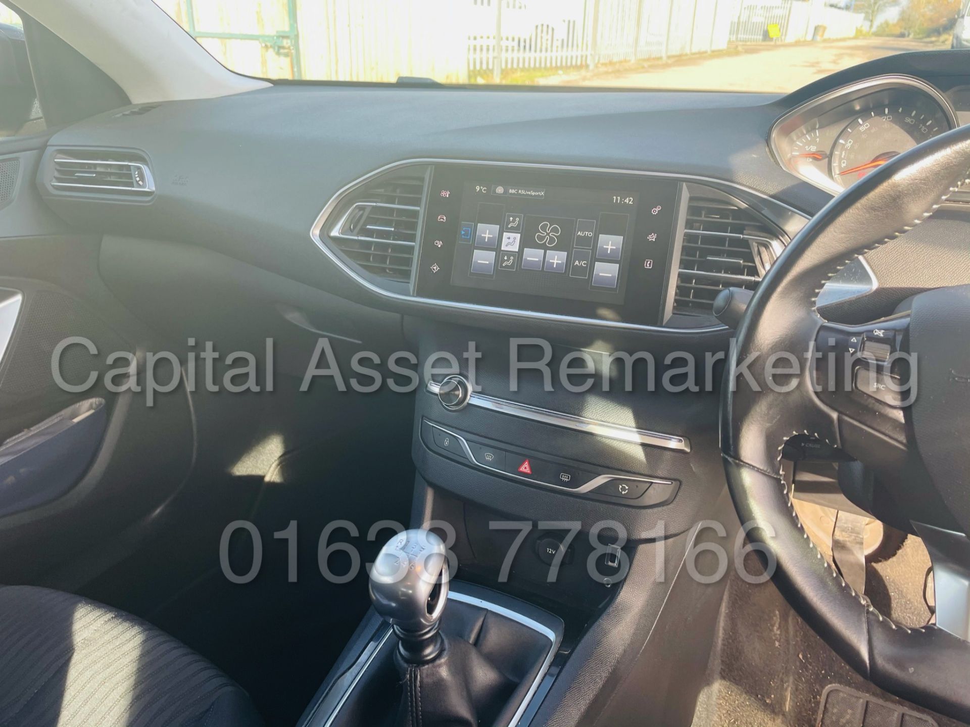 PEUGEOT 308 *ACTIVE EDITION* 5 DOOR ESTATE (2017 - EURO 6) '1.6 BLUE HDI - 120 BHP - 6 SPEED' *A/C* - Image 32 of 40