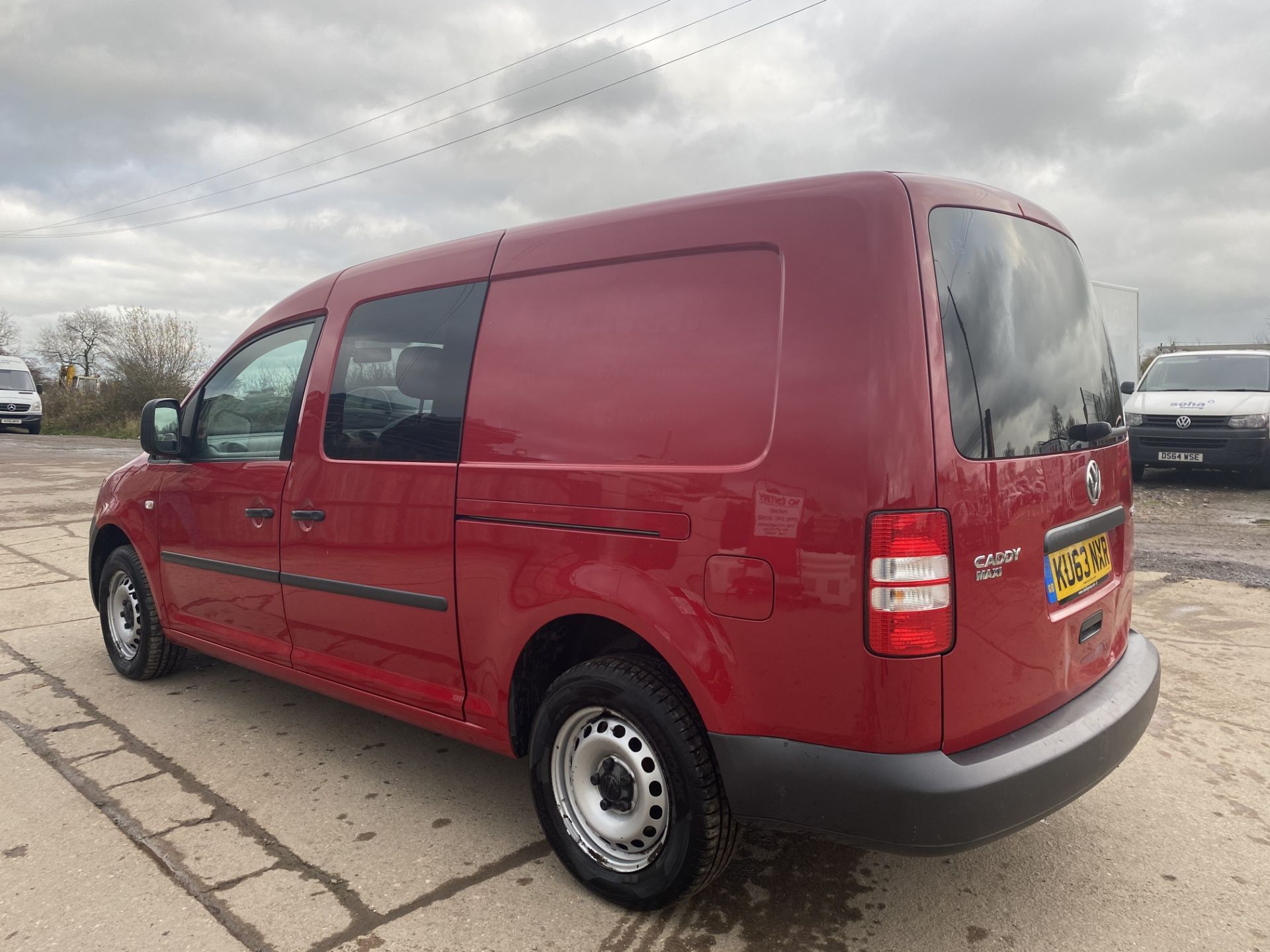 VOLKSWAGEN CADDY MAXI 1.6TDI (102) DUALINER/KOMBI/CREW VAN 5 SEATER - 2014 MODEL - 1 KEEPER - - Image 8 of 21