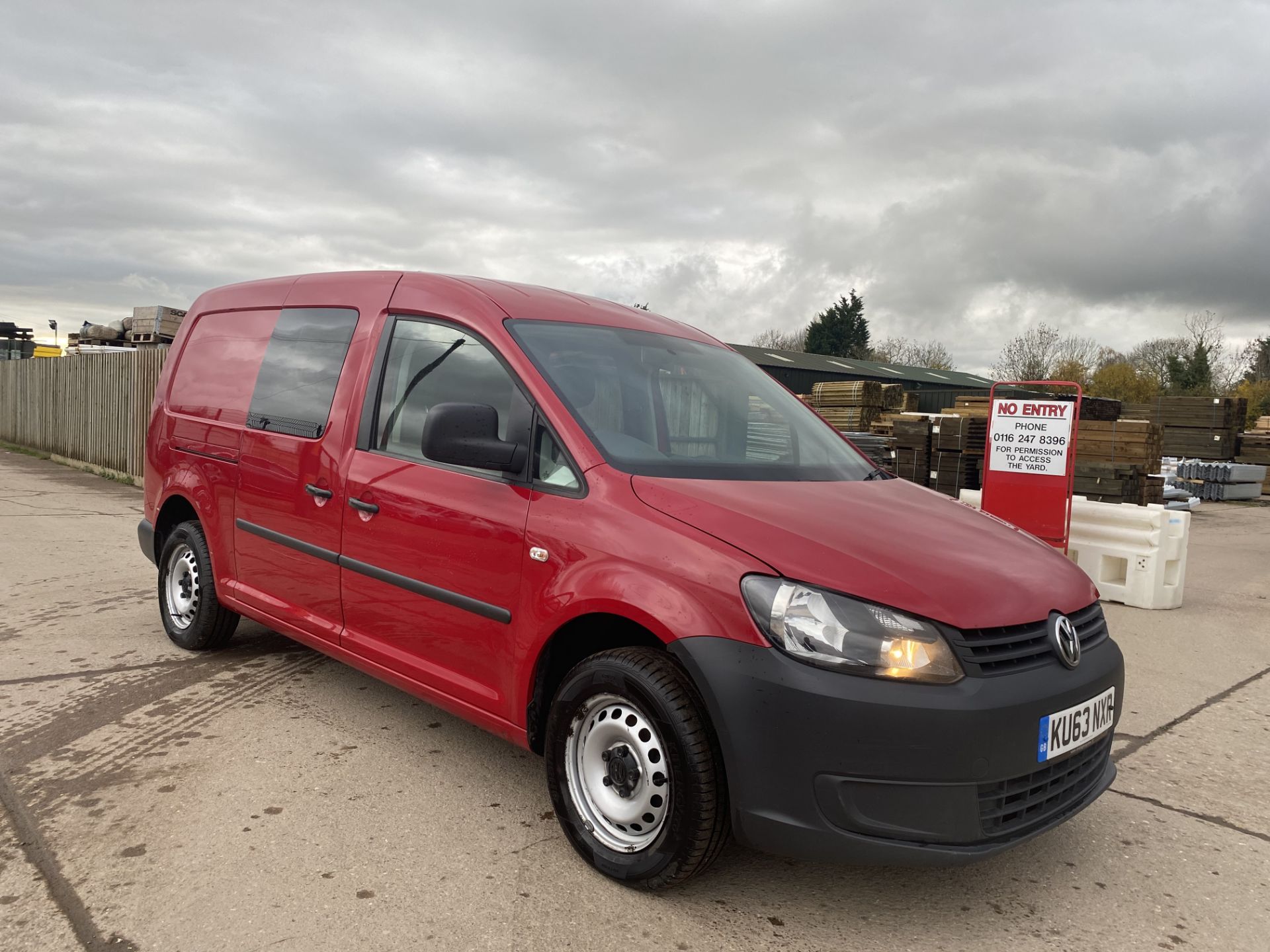 VOLKSWAGEN CADDY MAXI 1.6TDI (102) DUALINER/KOMBI/CREW VAN 5 SEATER - 2014 MODEL - 1 KEEPER - - Image 2 of 21