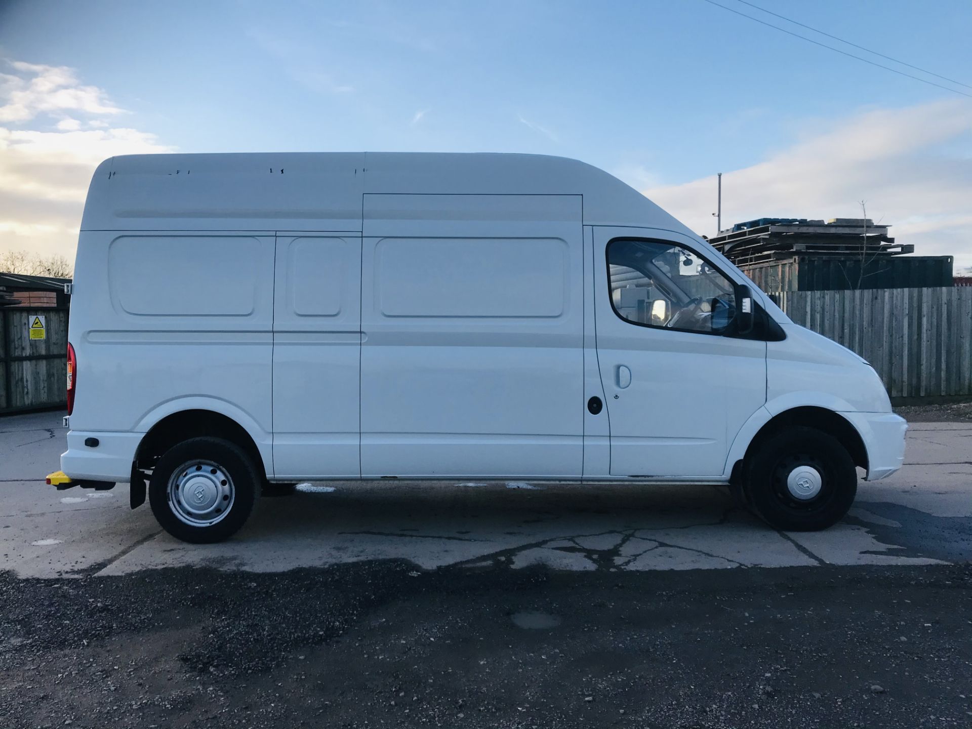 ON SALE LDV V80 LWB 2.5TD (135) L2H3 (NEW SHAPE) 2017 REG - EURO 6 - LOW MILES - 1 KEEPER - - Image 11 of 17