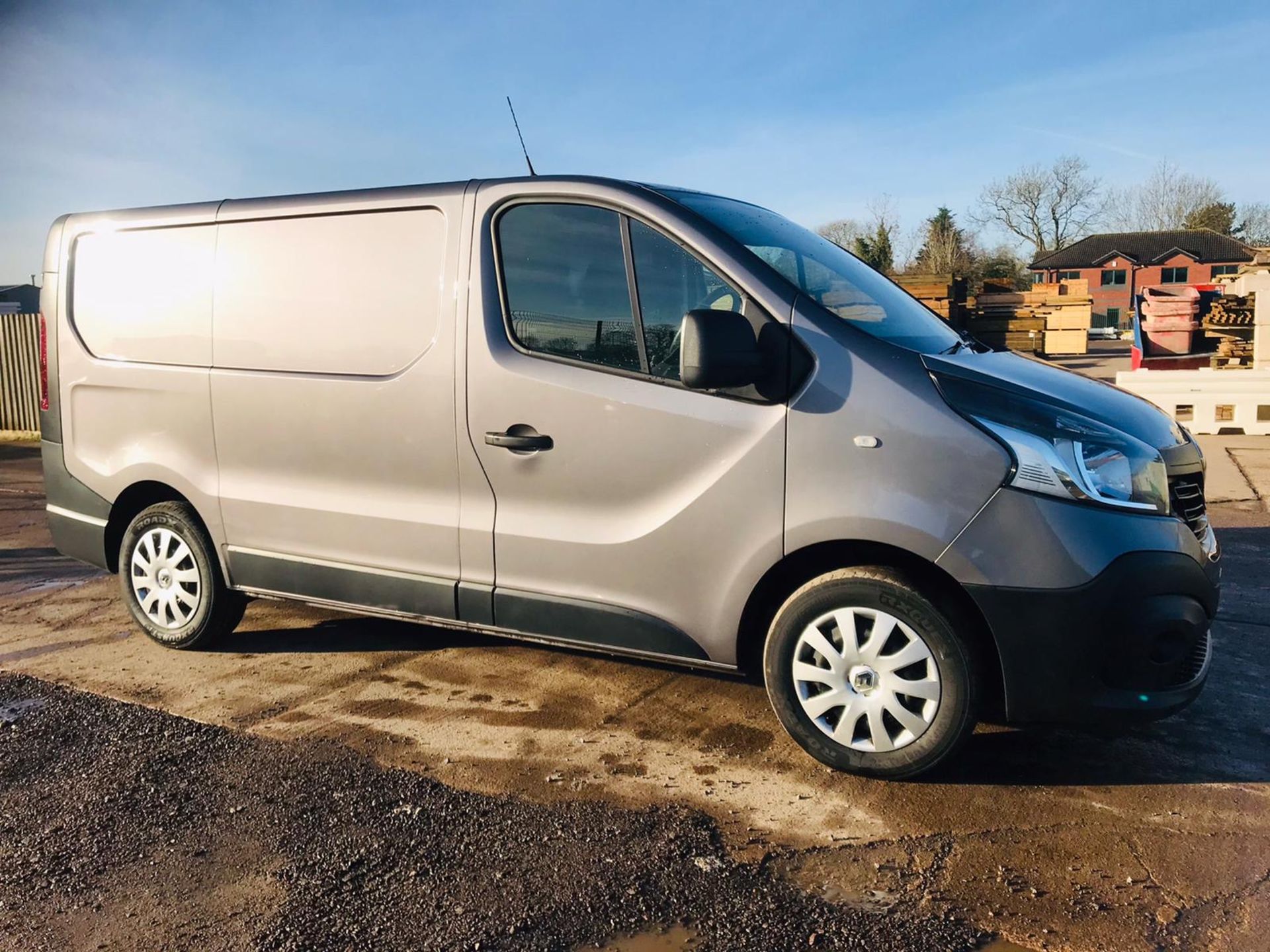 RENAULT TRAFIC SL27 1.6DCI "BUSINESS EDITION" 17 REG - EURO 6 - GREAT SPEC - SAT NAV - ELEC PACK - Image 2 of 17