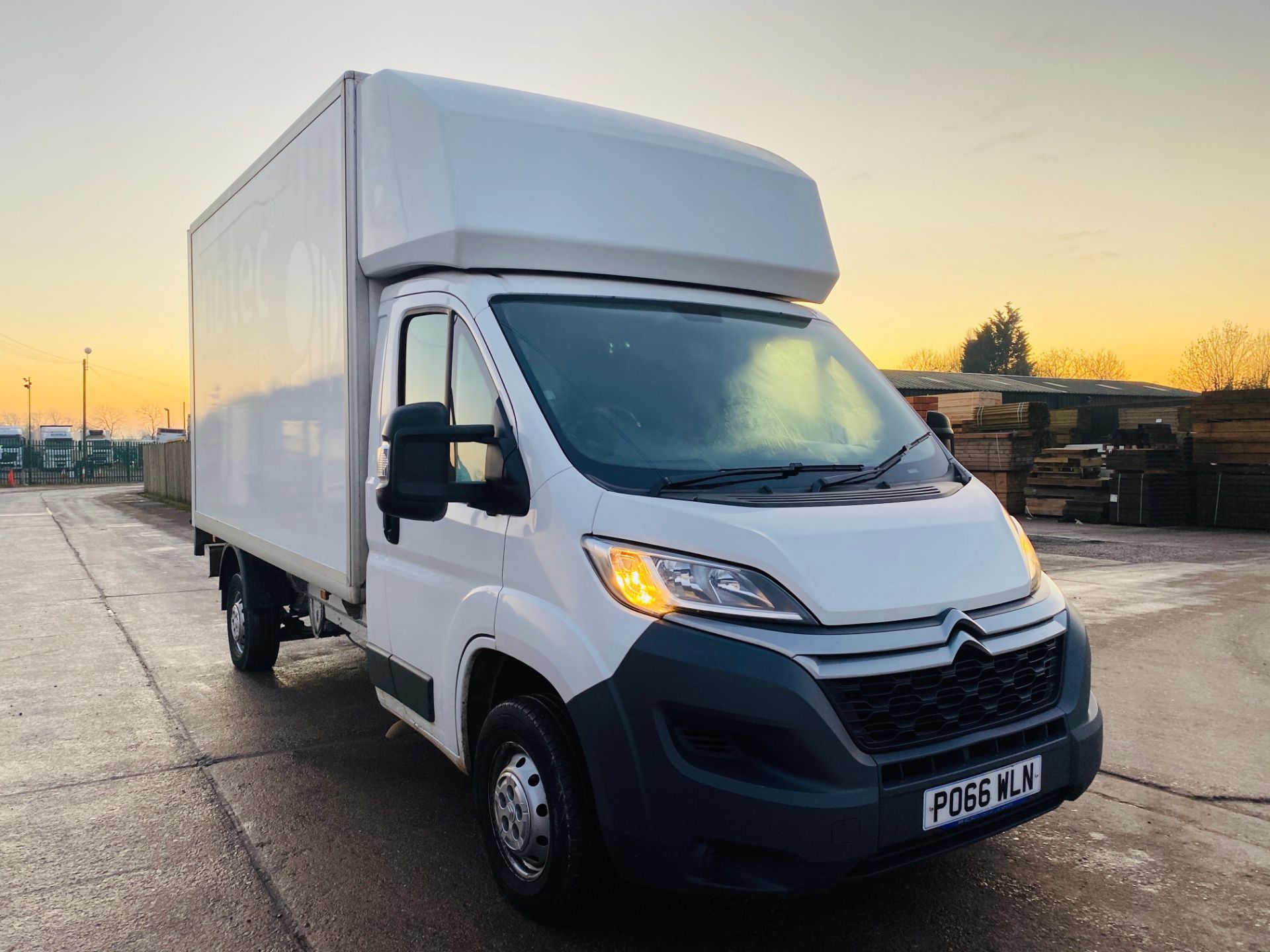 CITROEN RELAY 2.2HDI (130) EURO 6 LUTON BOX VAN WITH ELECTRIC TAIL LIFT - 2017 MODEL - LWB - AIR CON - Image 2 of 17