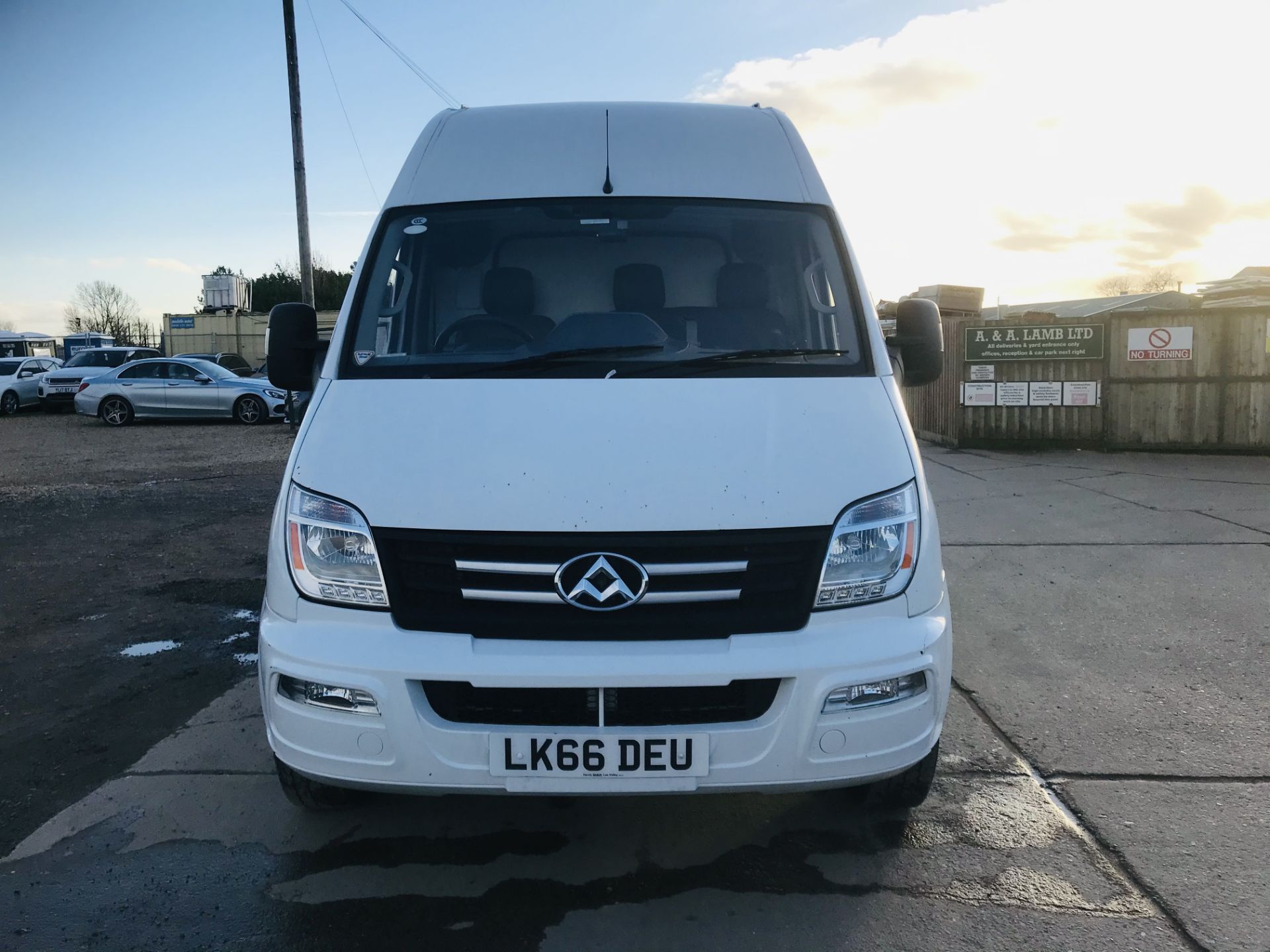 ON SALE LDV V80 LWB 2.5TD (135) L2H3 (NEW SHAPE) 2017 REG - EURO 6 - LOW MILES - 1 KEEPER - - Image 3 of 17