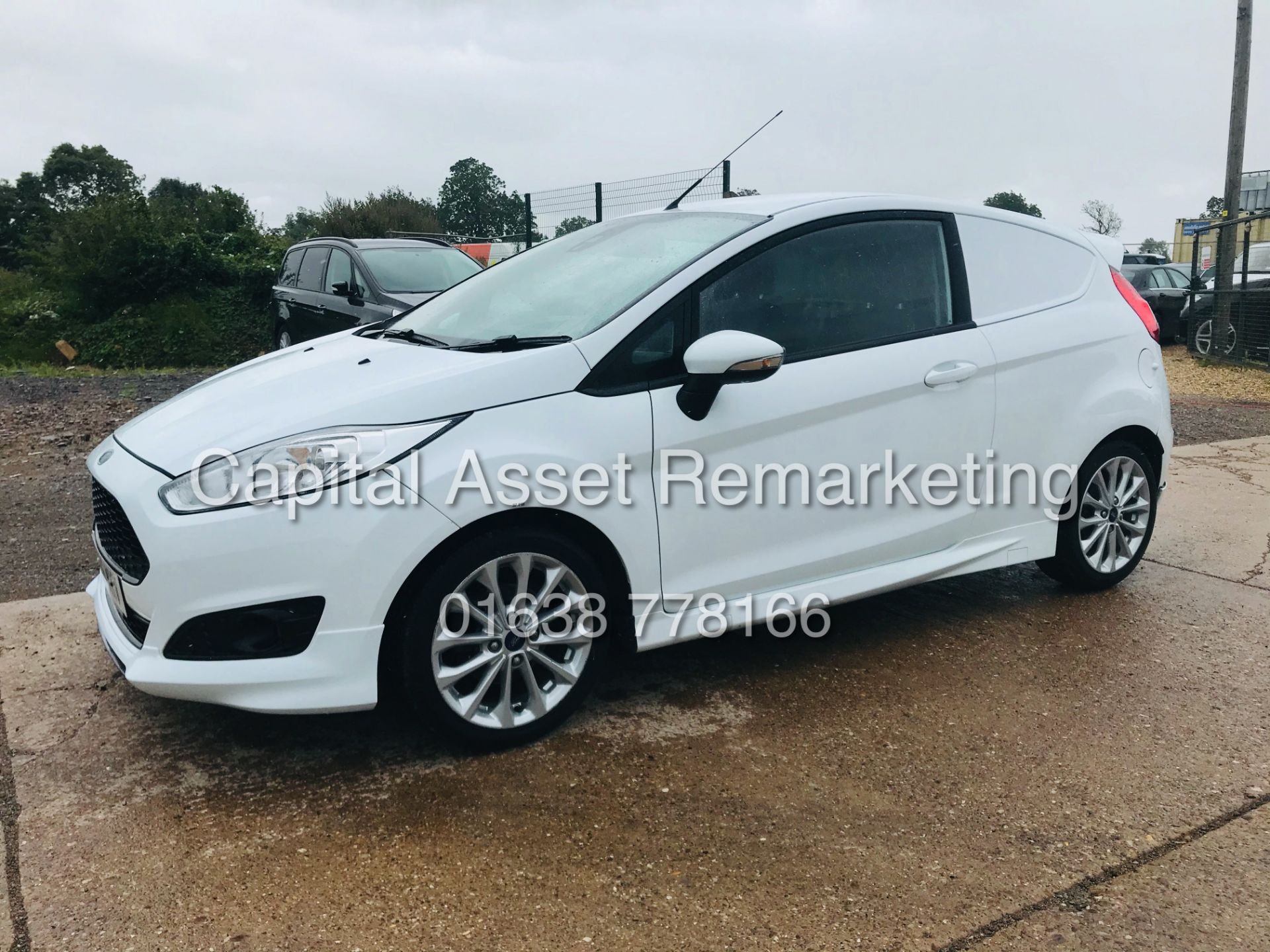 FORD FIESTA 1.5TDCI "SPORT" VAN / COMMERCIAL (2017 MODEL) 1 OWNER - LOW MILEAGE *AIR CON* ELEC PACK - Image 7 of 21