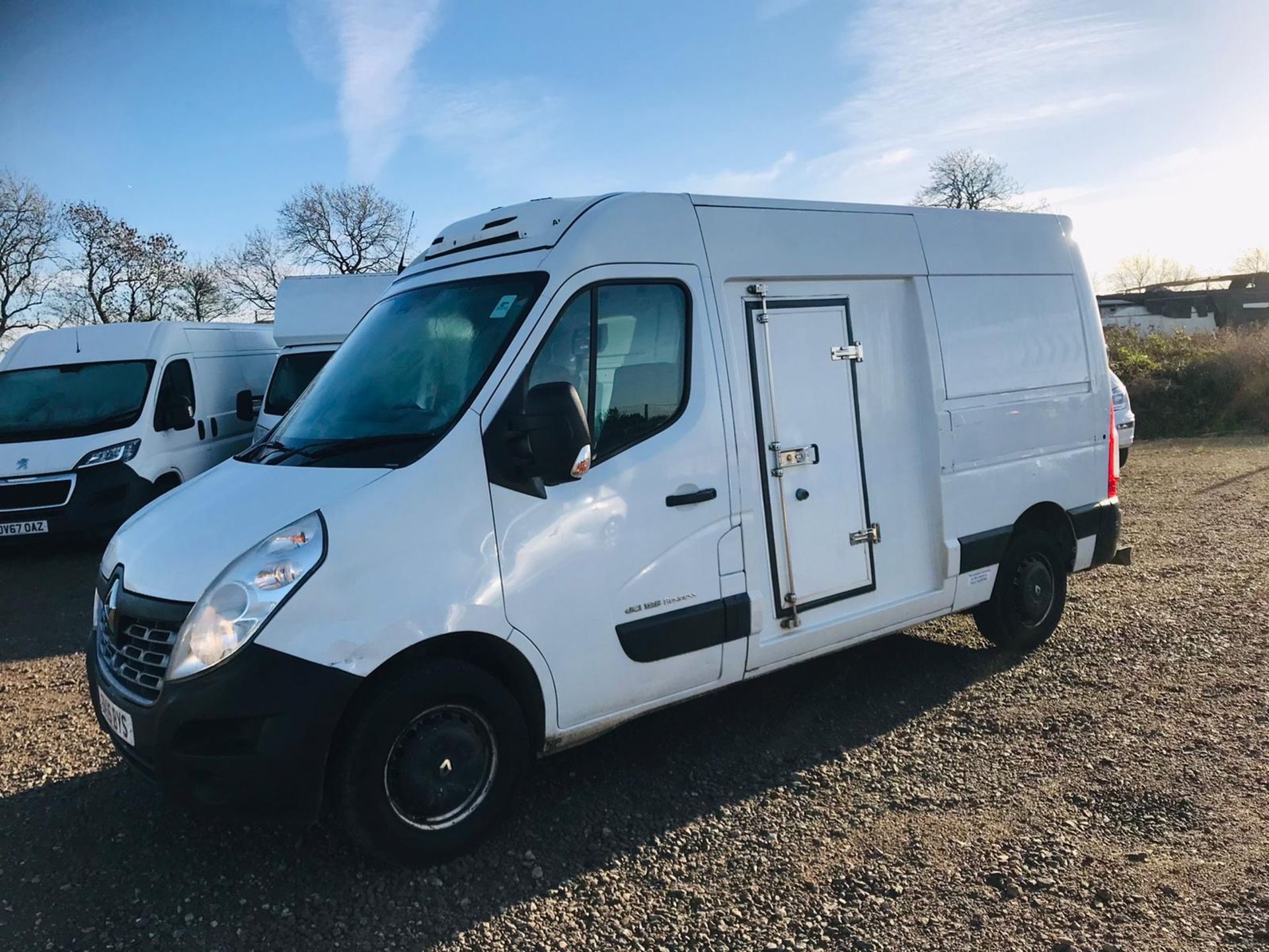 ON SALE RENAULT MASTER MM35 2.3DCI (125) MEDIUM WHEEL BASE FRIDGE/FREEZER VAN- 15 REG - LOW MILES - - Image 2 of 11