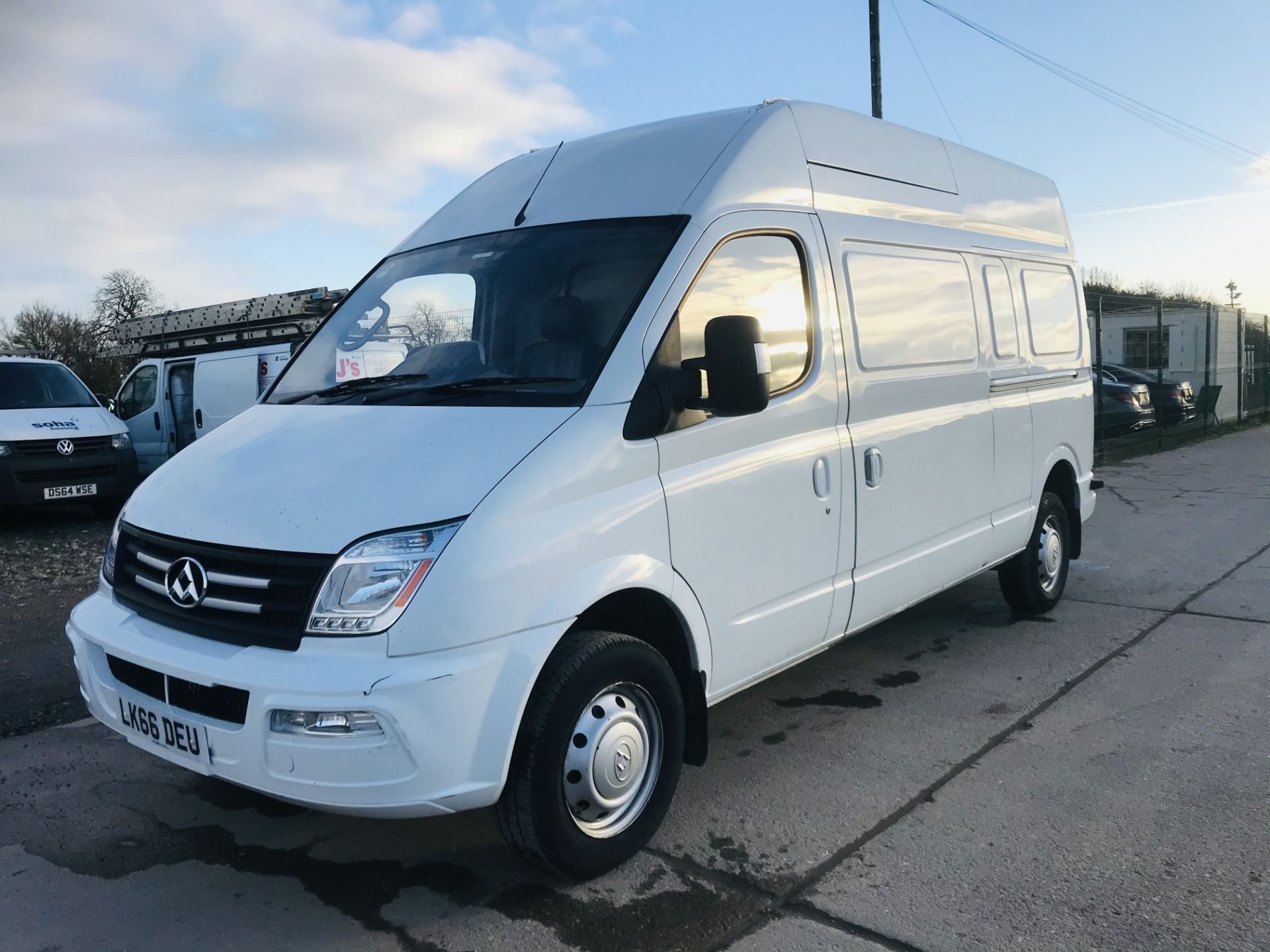 ON SALE LDV V80 LWB 2.5TD (135) L2H3 (NEW SHAPE) 2017 REG - EURO 6 - LOW MILES - 1 KEEPER - - Image 4 of 17