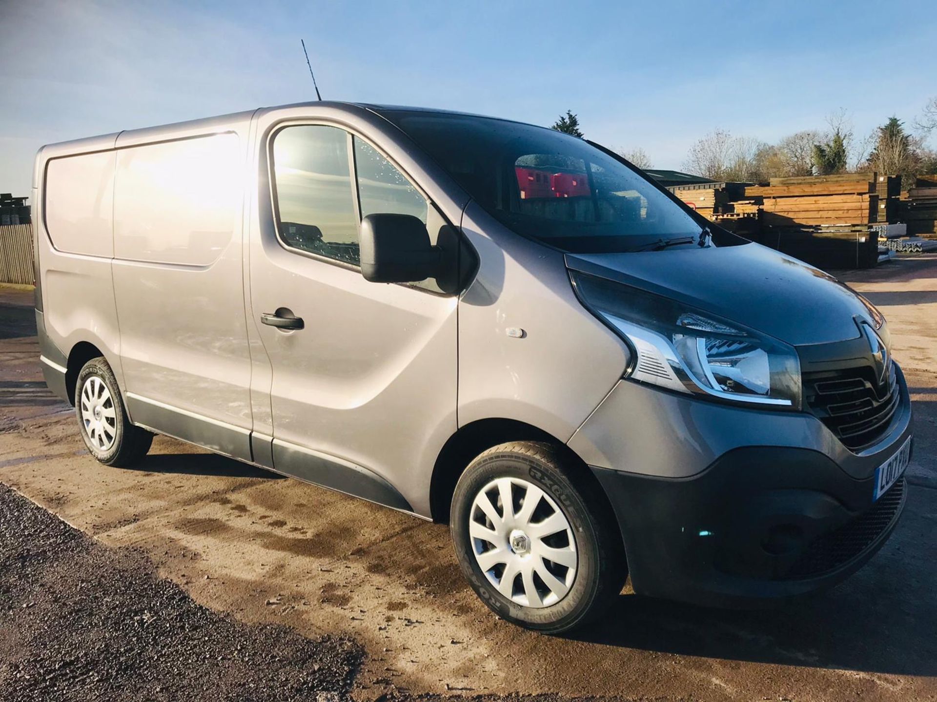 RENAULT TRAFIC SL27 1.6DCI "BUSINESS EDITION" 17 REG - EURO 6 - GREAT SPEC - SAT NAV - ELEC PACK