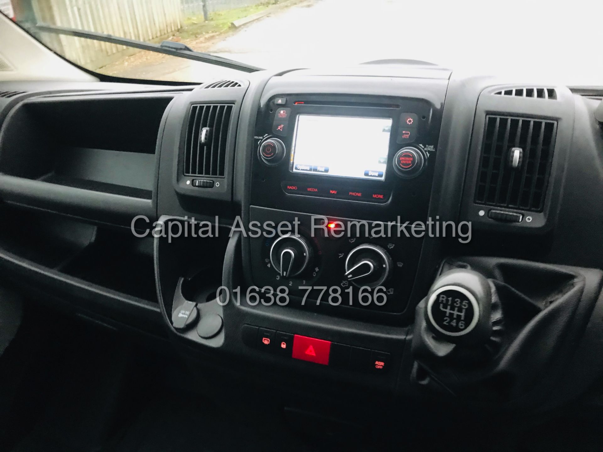 On Sale PEUGEOT BOXER 2.2HDI "PROFESSIONAL" (16 REG) 1 OWNER FSH *AIR CON* CRUISE -SAT NAV - Image 27 of 32