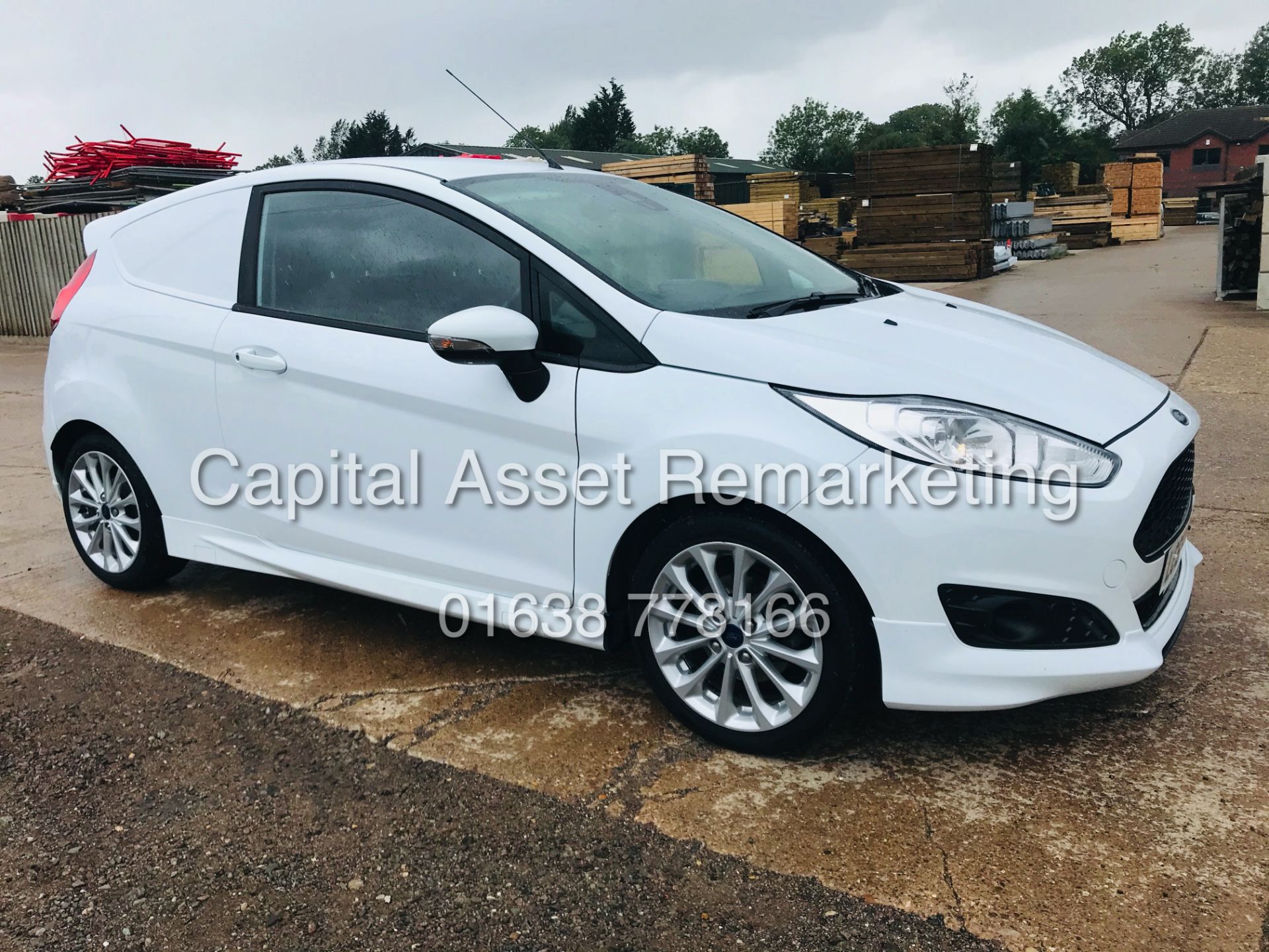 FORD FIESTA 1.5TDCI "SPORT" VAN / COMMERCIAL (2017 MODEL) 1 OWNER - LOW MILEAGE *AIR CON* ELEC PACK - Image 2 of 21