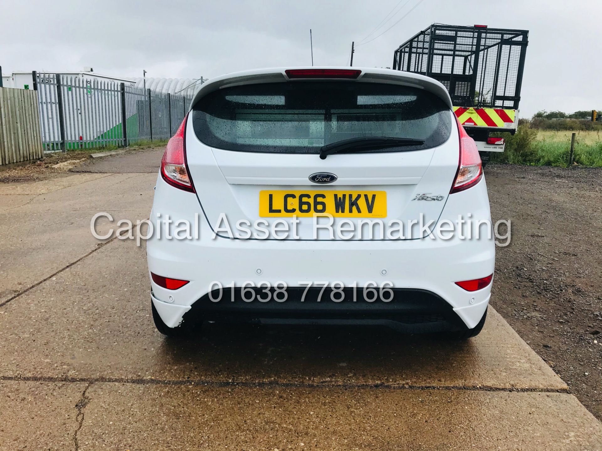 FORD FIESTA 1.5TDCI "SPORT" VAN / COMMERCIAL (2017 MODEL) 1 OWNER - LOW MILEAGE *AIR CON* ELEC PACK - Image 10 of 21