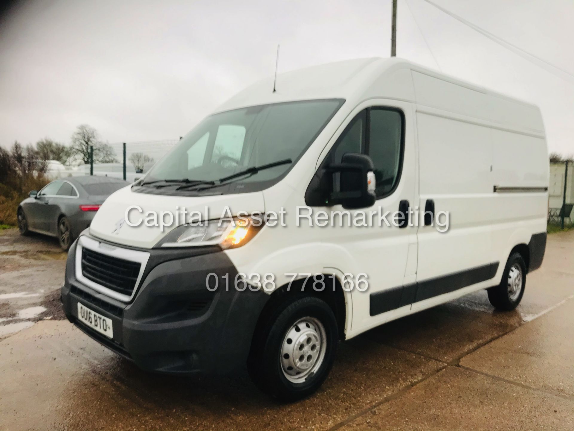 On Sale PEUGEOT BOXER 2.2HDI "PROFESSIONAL" (16 REG) 1 OWNER FSH *AIR CON* CRUISE -SAT NAV - Image 4 of 32