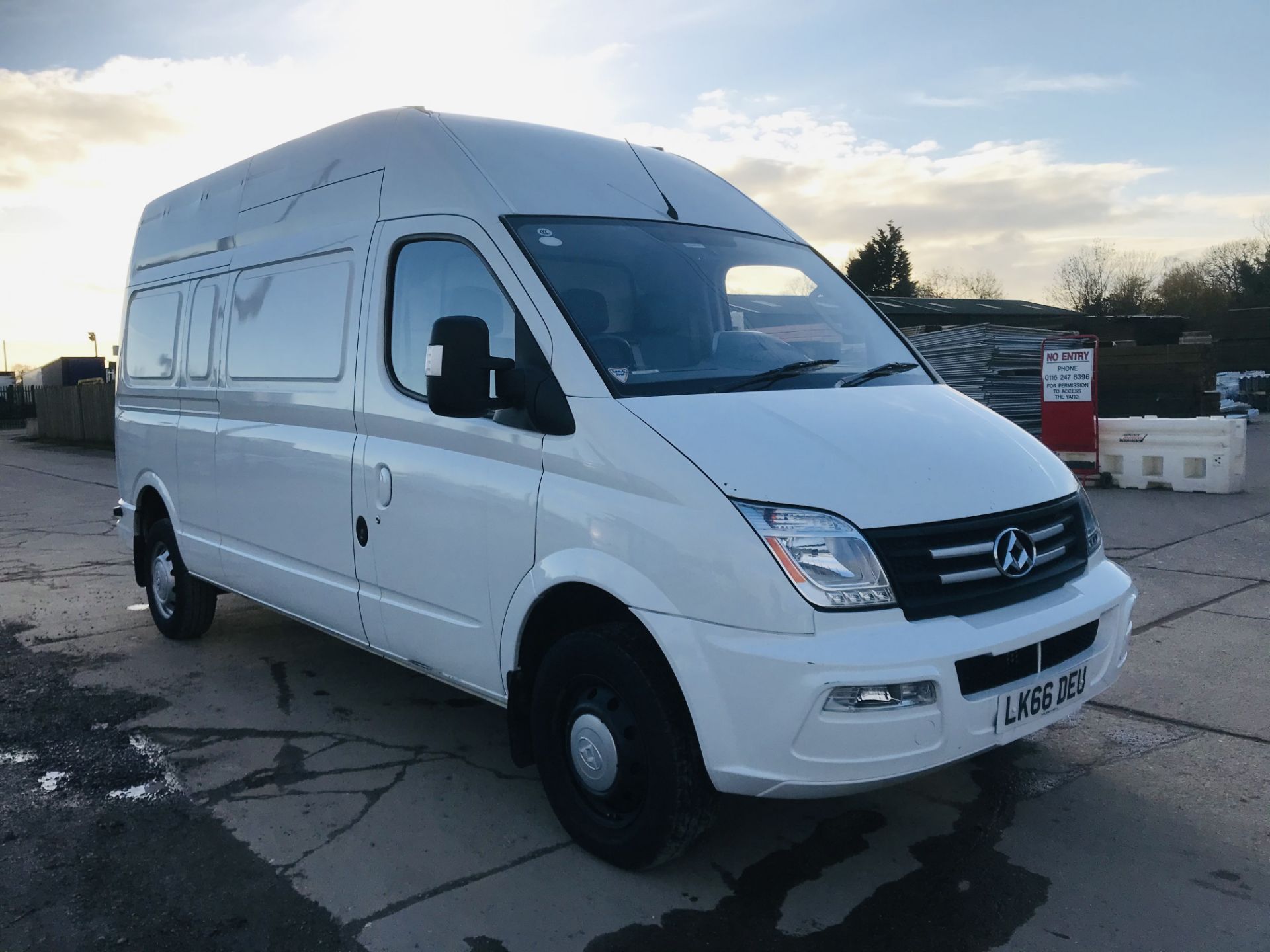 ON SALE LDV V80 LWB 2.5TD (135) L2H3 (NEW SHAPE) 2017 REG - EURO 6 - LOW MILES - 1 KEEPER - - Image 2 of 17