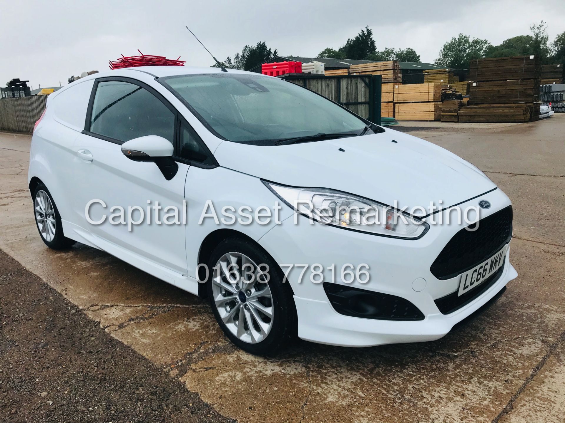 FORD FIESTA 1.5TDCI "SPORT" VAN / COMMERCIAL (2017 MODEL) 1 OWNER - LOW MILEAGE *AIR CON* ELEC PACK - Image 3 of 21