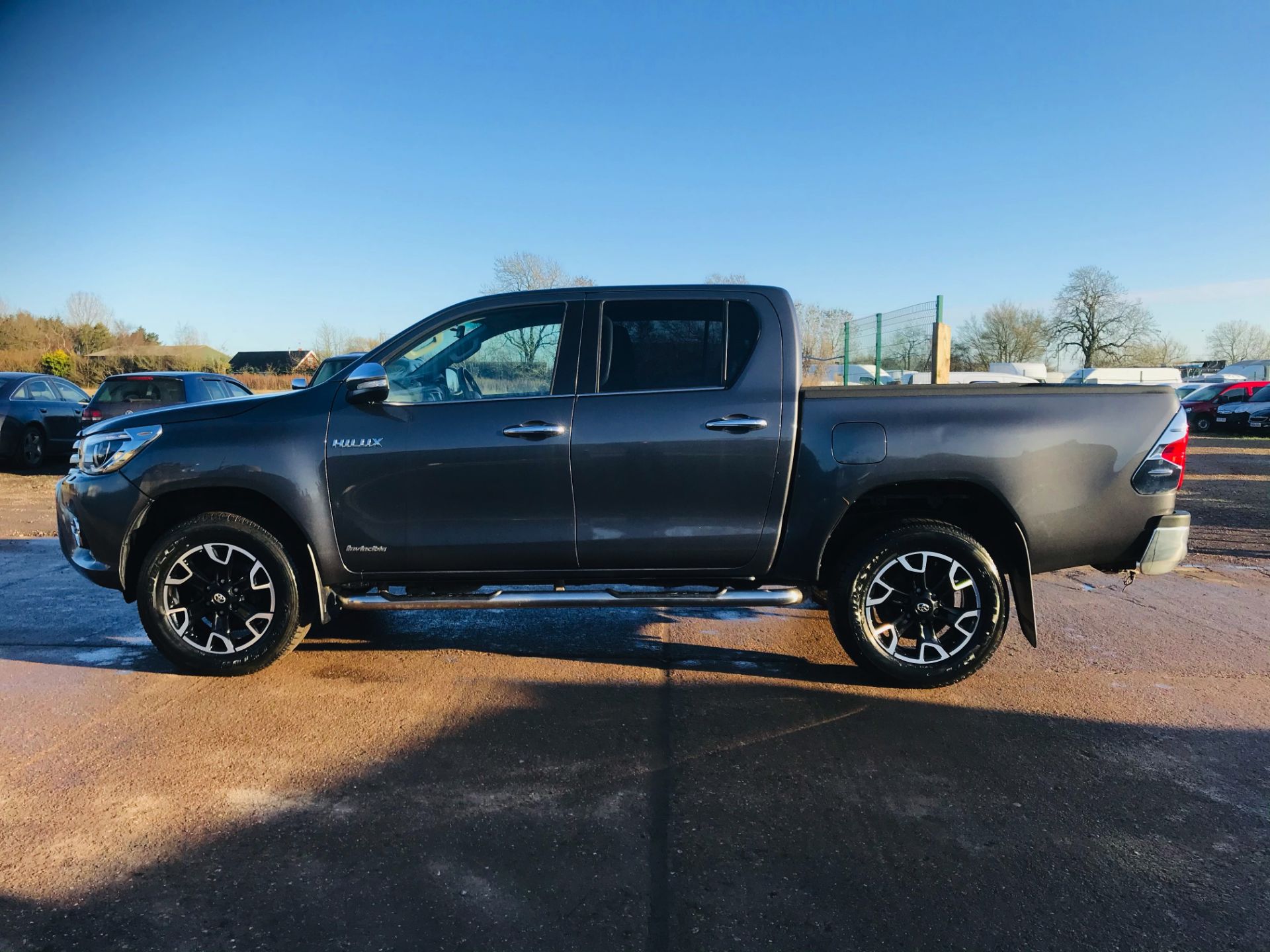 (ON SALE) TOYOTA HILUX "INVINCIBLE X" 2.4D-4D D/C 4X4 (2018 MODEL) HUGE SPEC -LEATHER - SAT NAV - Image 12 of 22