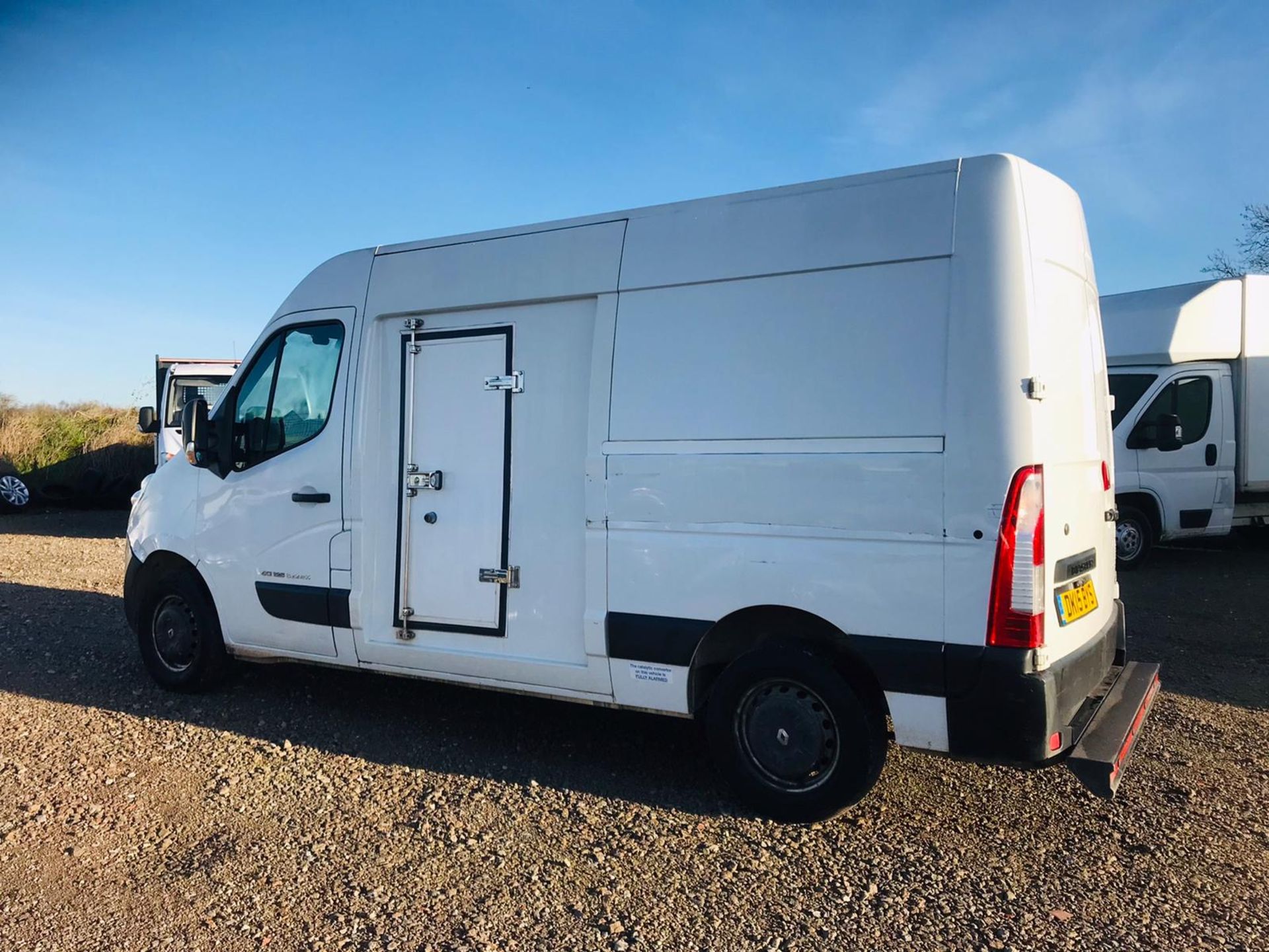 ON SALE RENAULT MASTER MM35 2.3DCI (125) MEDIUM WHEEL BASE FRIDGE/FREEZER VAN- 15 REG - LOW MILES - - Image 6 of 11