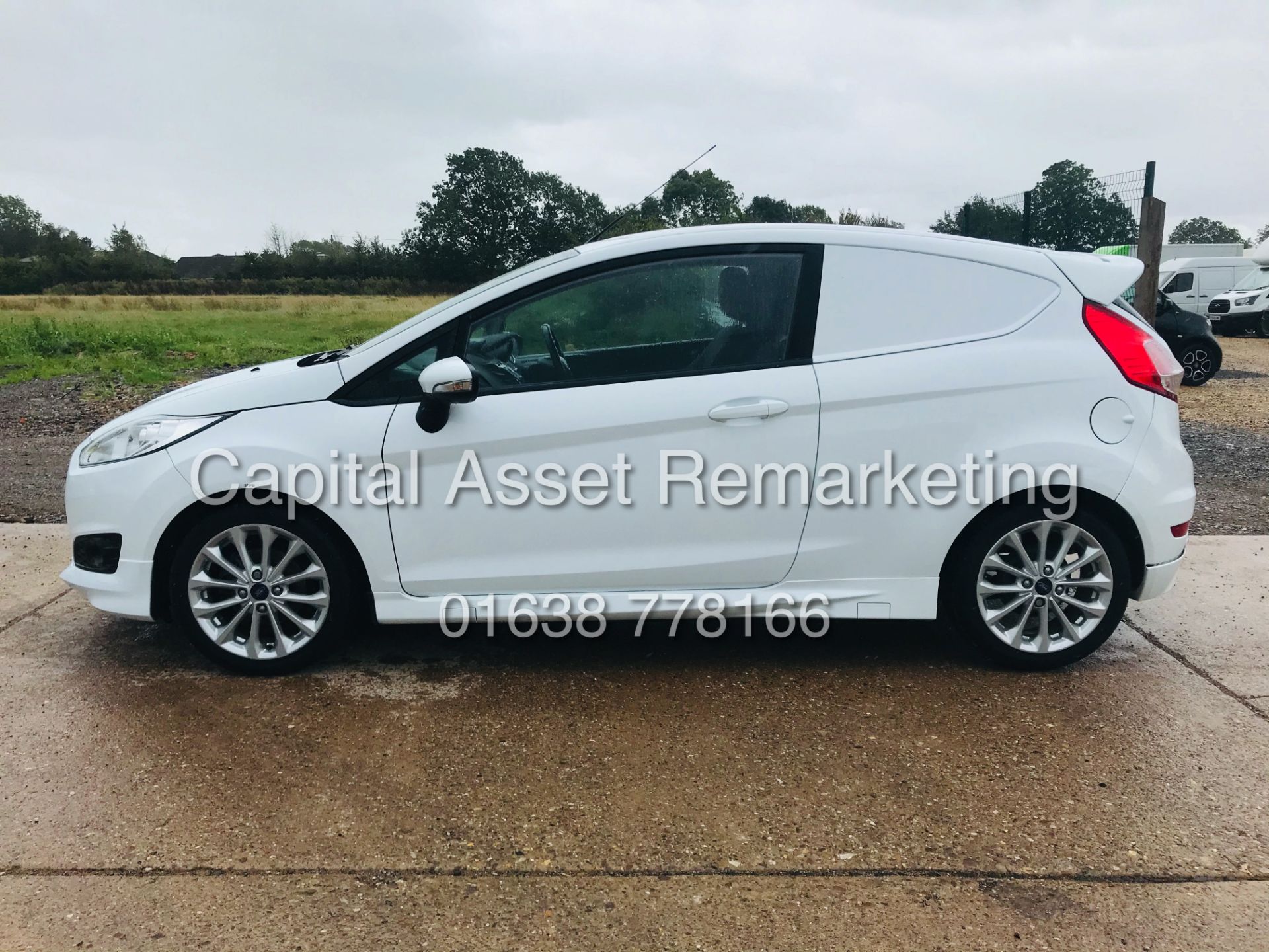 FORD FIESTA 1.5TDCI "SPORT" VAN / COMMERCIAL (2017 MODEL) 1 OWNER - LOW MILEAGE *AIR CON* ELEC PACK - Image 8 of 21