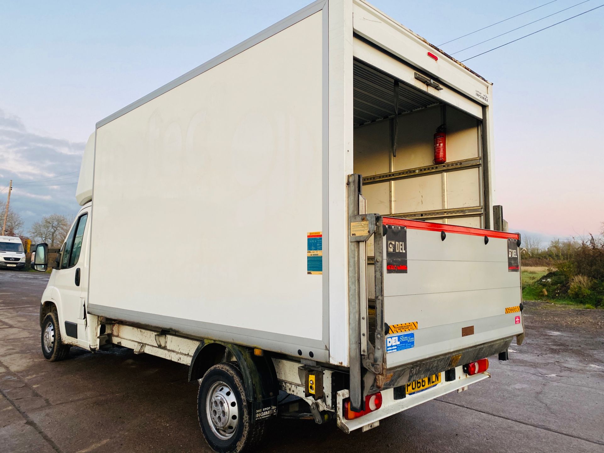 CITROEN RELAY 2.2HDI (130) EURO 6 LUTON BOX VAN WITH ELECTRIC TAIL LIFT - 2017 MODEL - LWB - AIR CON - Image 6 of 17