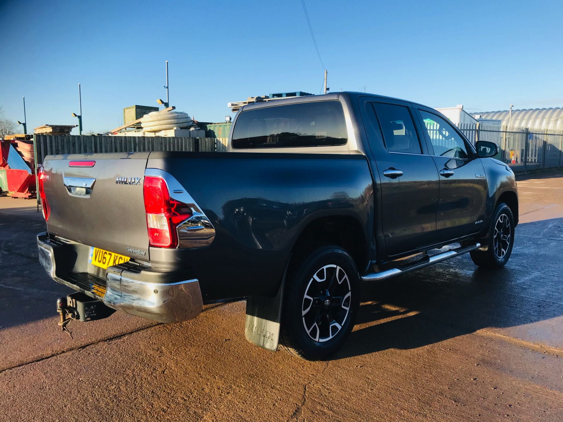 (ON SALE) TOYOTA HILUX "INVINCIBLE X" 2.4D-4D D/C 4X4 (2018 MODEL) HUGE SPEC -LEATHER - SAT NAV - Image 9 of 22