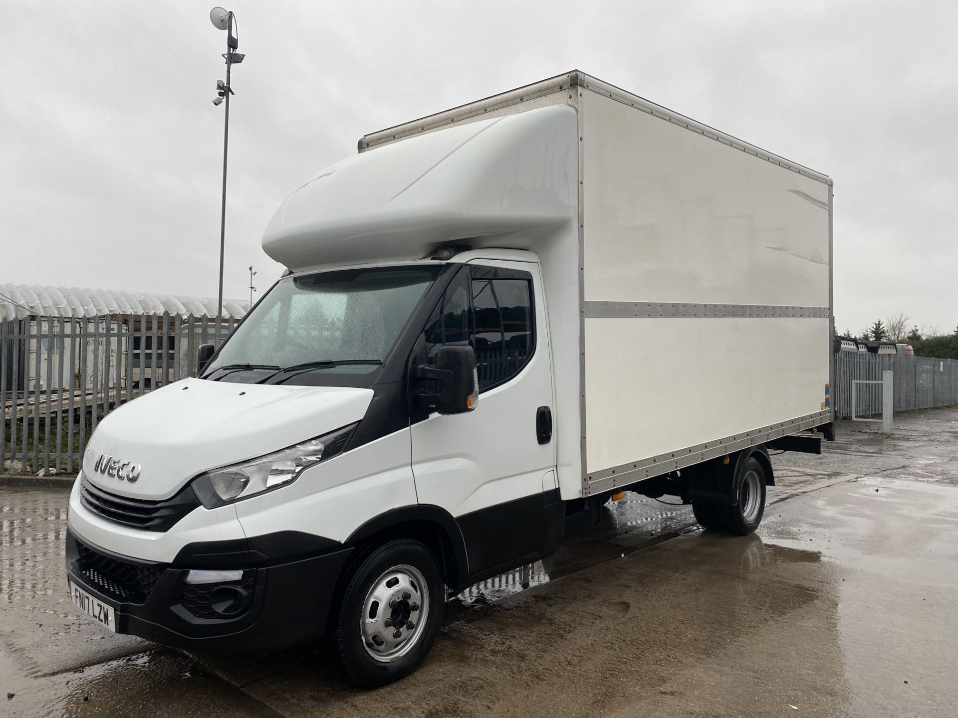 ON SALE IVECO DAILY 35C16 (160) "LWB" LUTON BOX VAN "EURO 6"ELECTRIC TAIL LIFT - 17 REG - NEW SHAPE - Image 5 of 22