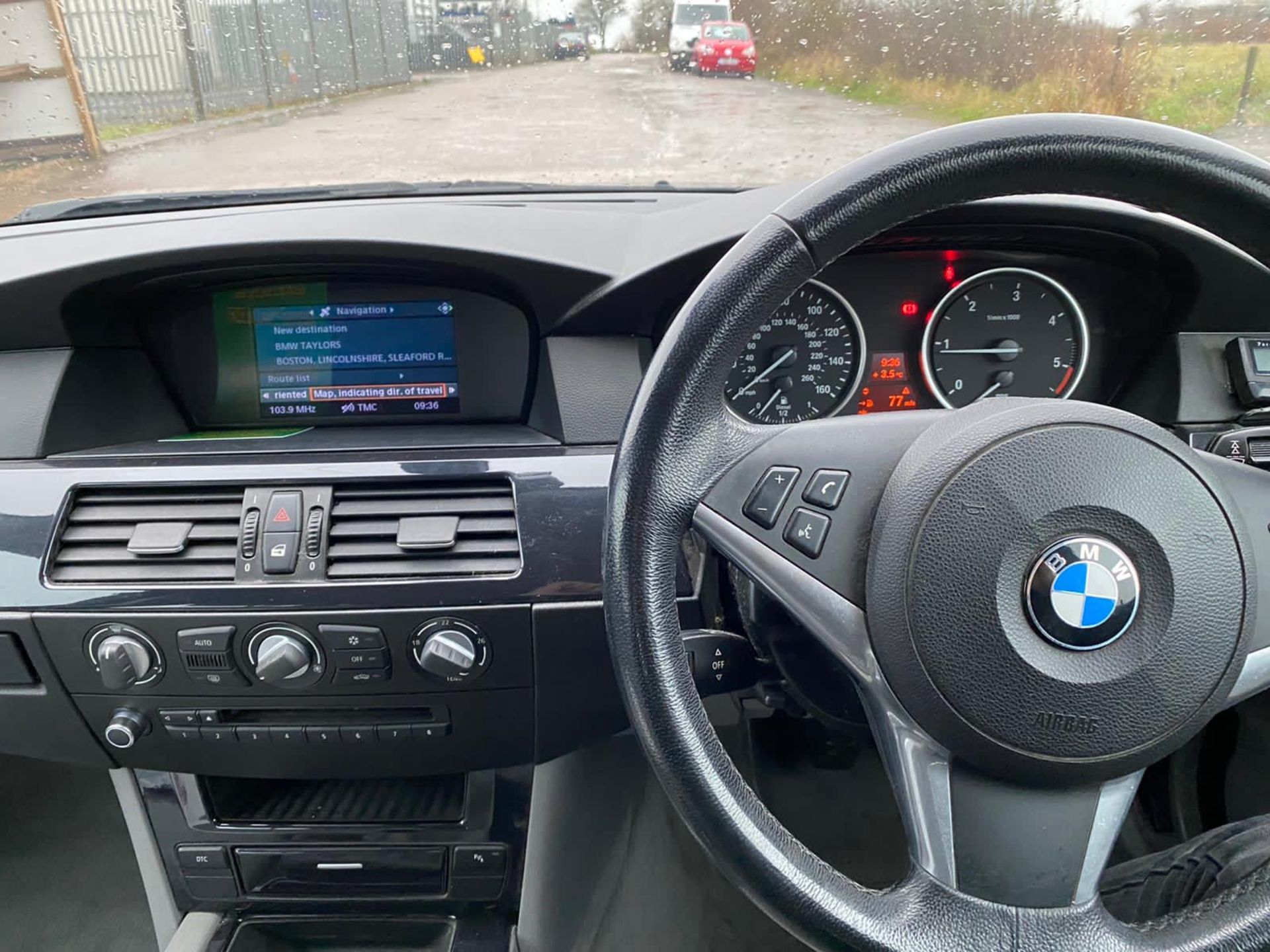 ON SALE BMW 520d "SE" TOURING ESTATE - 2009 MODEL - BLACK - SAT NAV - AIR CON - GREAT SPEC - NO VAT - Image 14 of 17