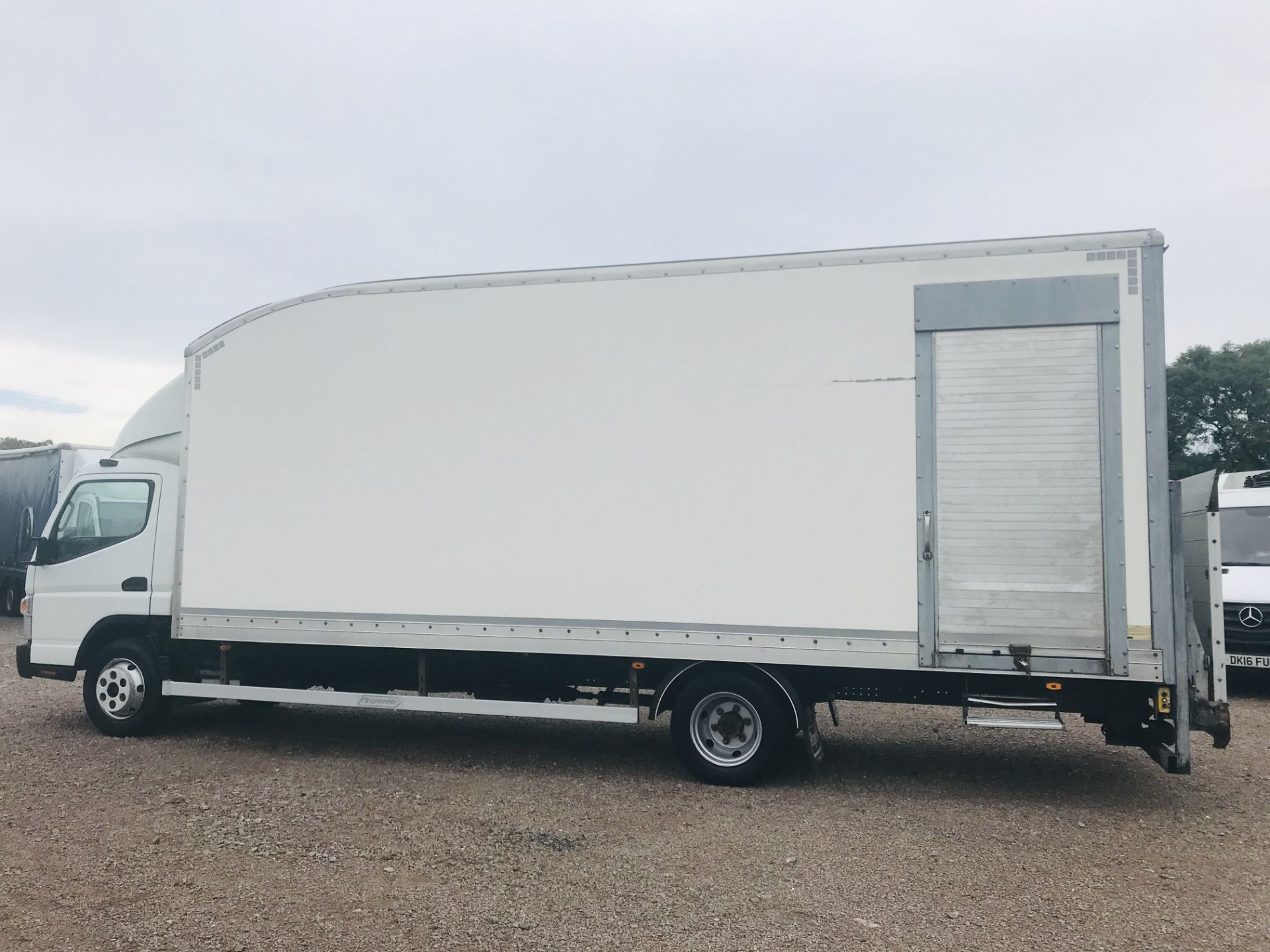 On Sale FUSO CANTER 7C15 "LWB" 22ft BOX VAN WITH ELECTRIC TAIL LIFT - 2017 MODEL - EURO 6 - ONLY 94K - Image 3 of 16