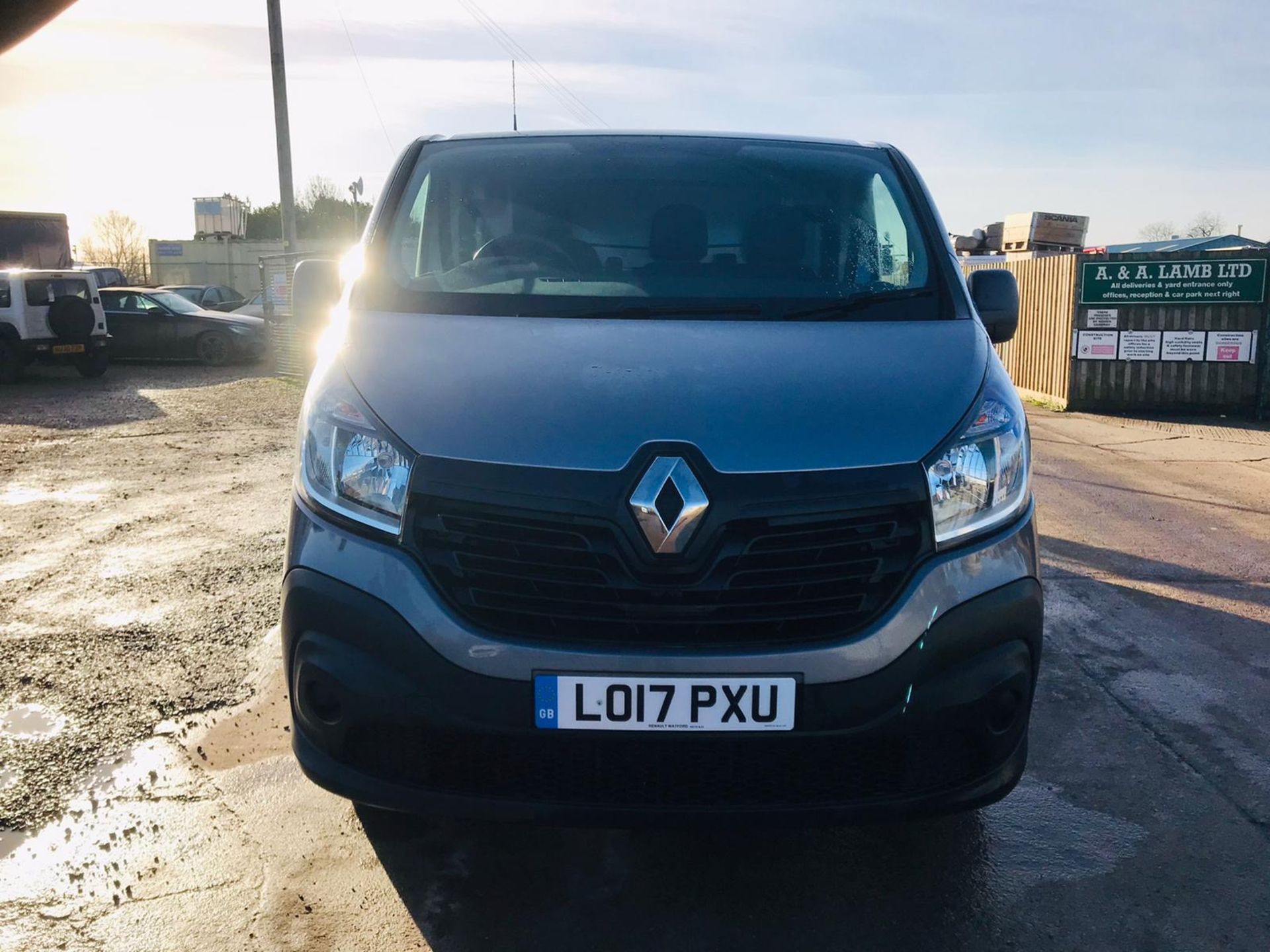 RENAULT TRAFIC 1.6DCI (120) "BUSINESS EDITION) SAT NAV - 1 OWNER -EURO 6 - ELEC PACK - 17 REG - Image 12 of 17