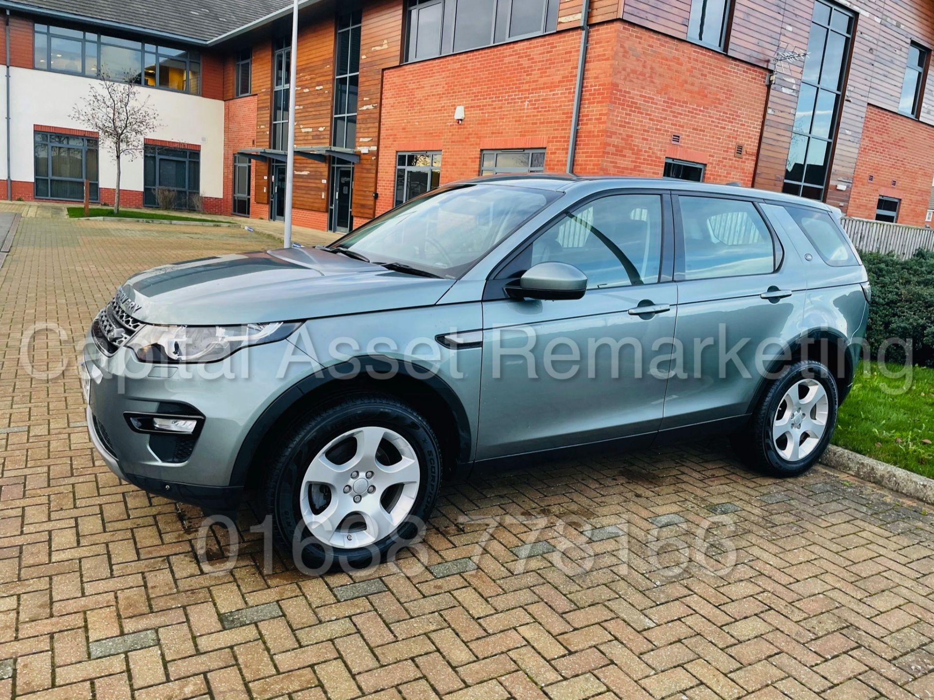 (On Sale) LAND ROVER DISCOVERY SPORT *SE TECH* SUV (2017) '2.0 TD4 - STOP/START' (1 OWNER FROM NEW) - Image 7 of 50